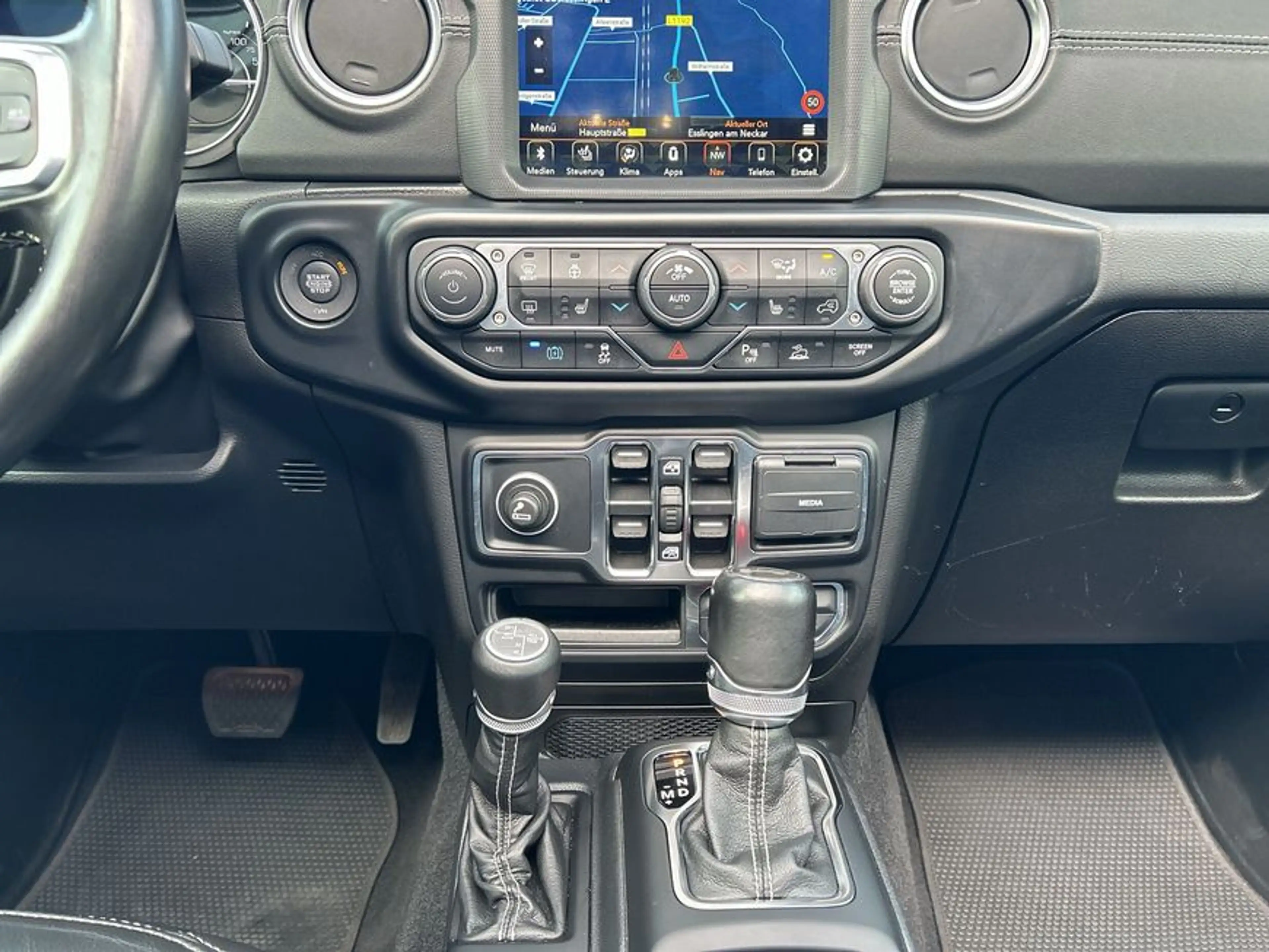 Jeep Wrangler Unlimited 2.0 PHEV Softtop AWD Sahara — photo 15