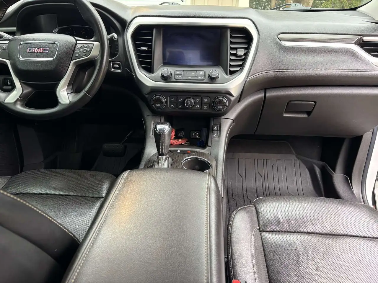 GMC Acadia photo GMC Acadia