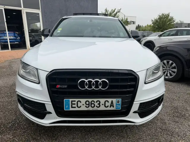 Audi SQ5 view 2