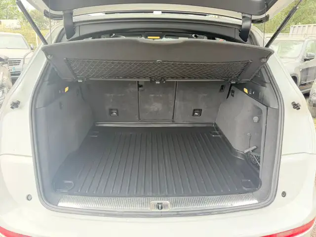 Audi SQ5 view 10