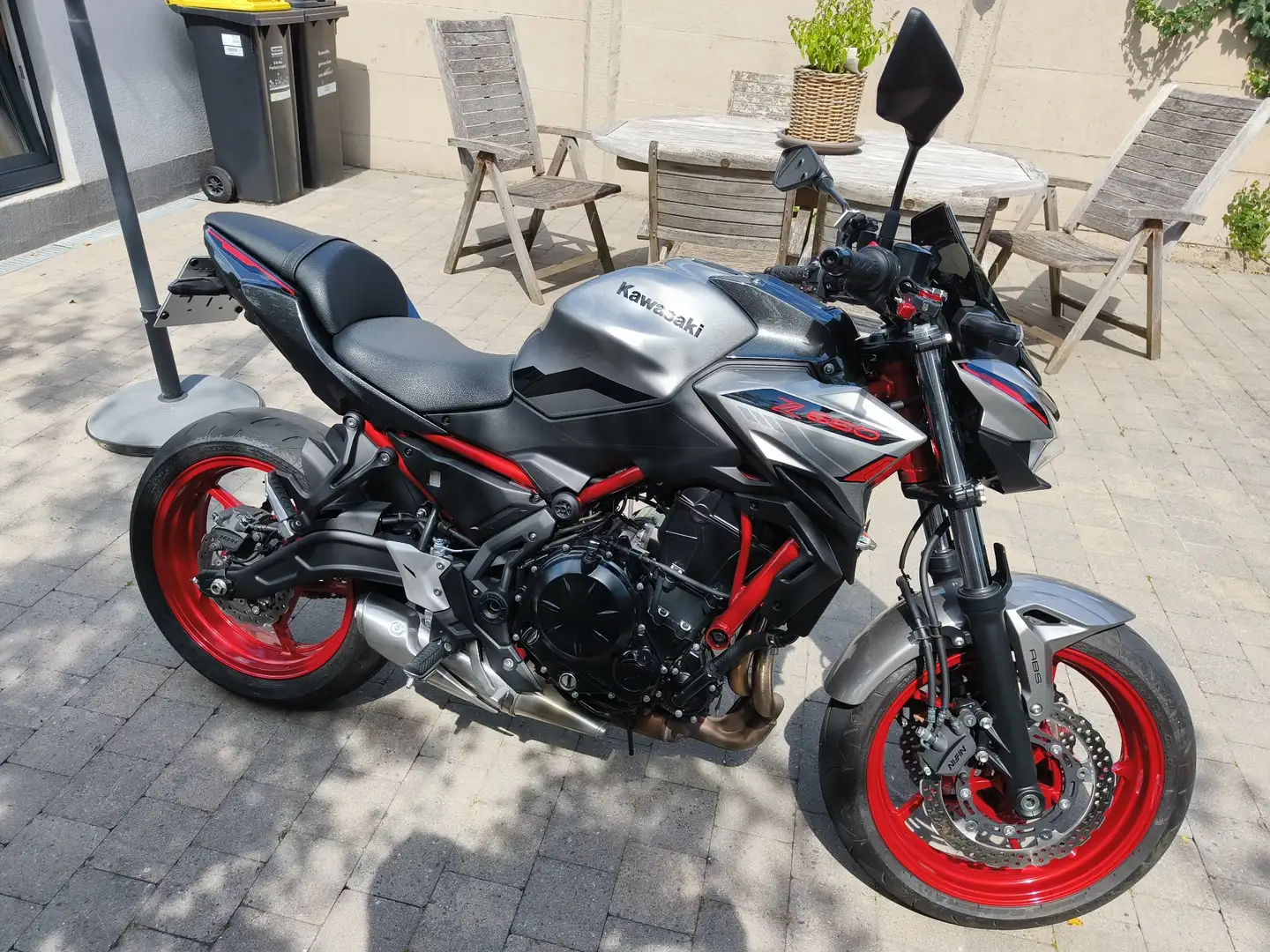 Kawasaki Z 650 Gris - 1