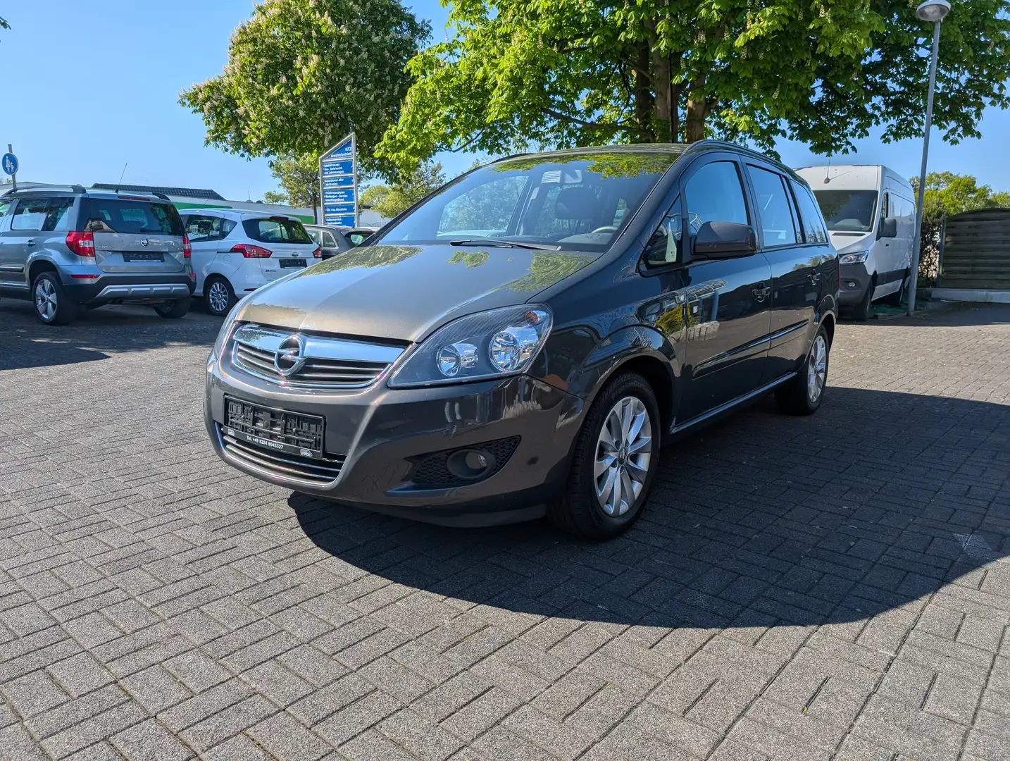 Opel Zafira Family Plus Grau - 1