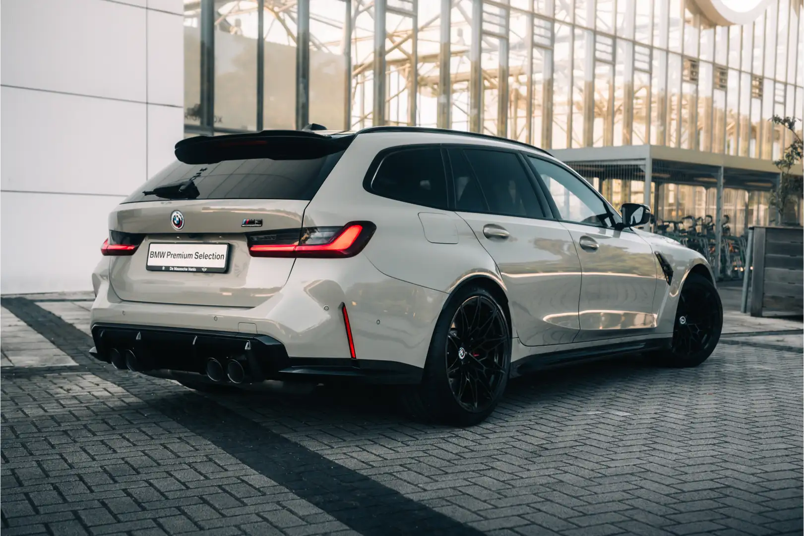 BMW M3 3 Serie Touring xDrive Competition High Executive Grijs - 2