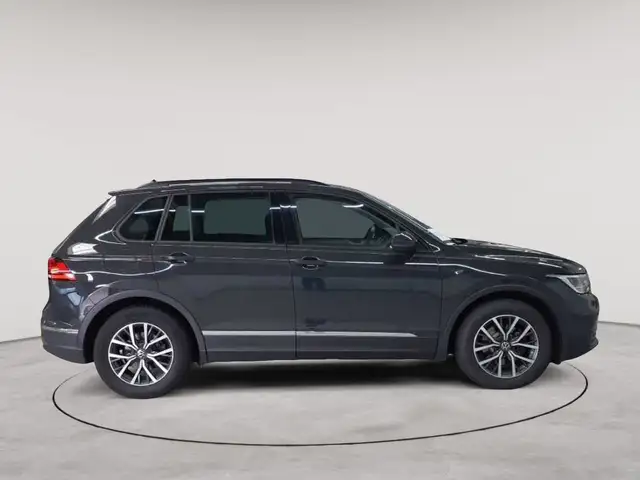 Volkswagen Tiguan view 3
