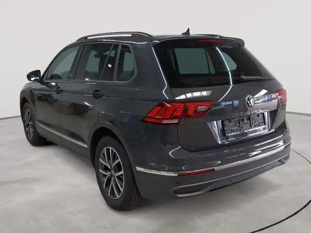 Volkswagen Tiguan view 5