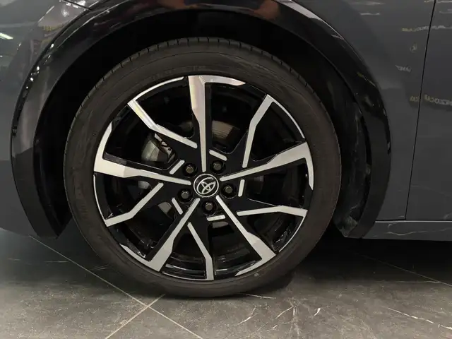 Toyota Prius view 13