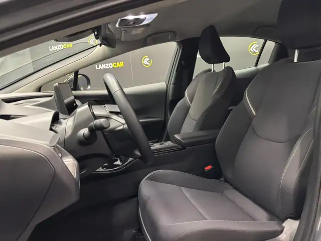 Toyota Prius view 12