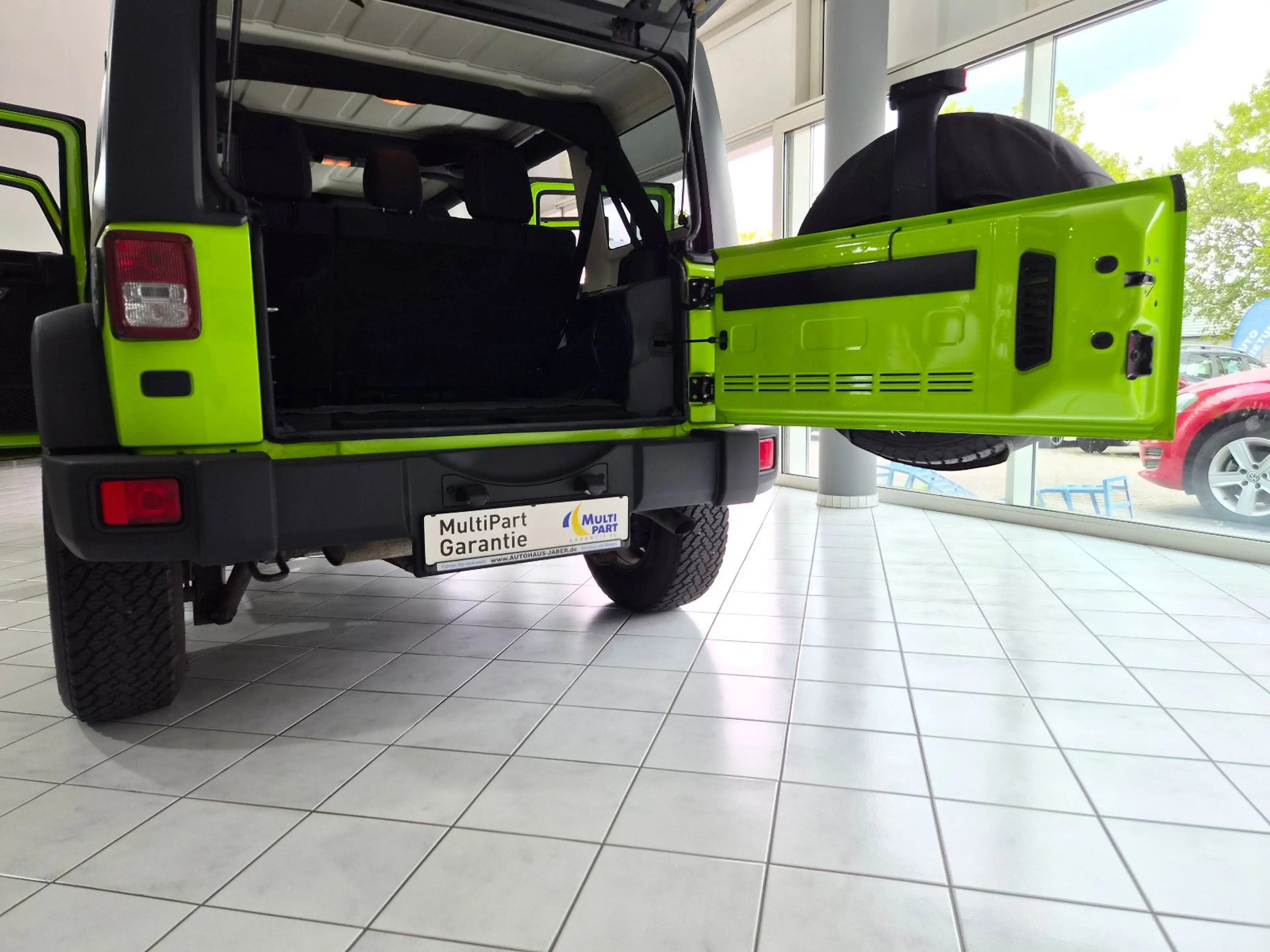 Jeep Wrangler Unlimited Mountain 1.HD SHZ — photo 11