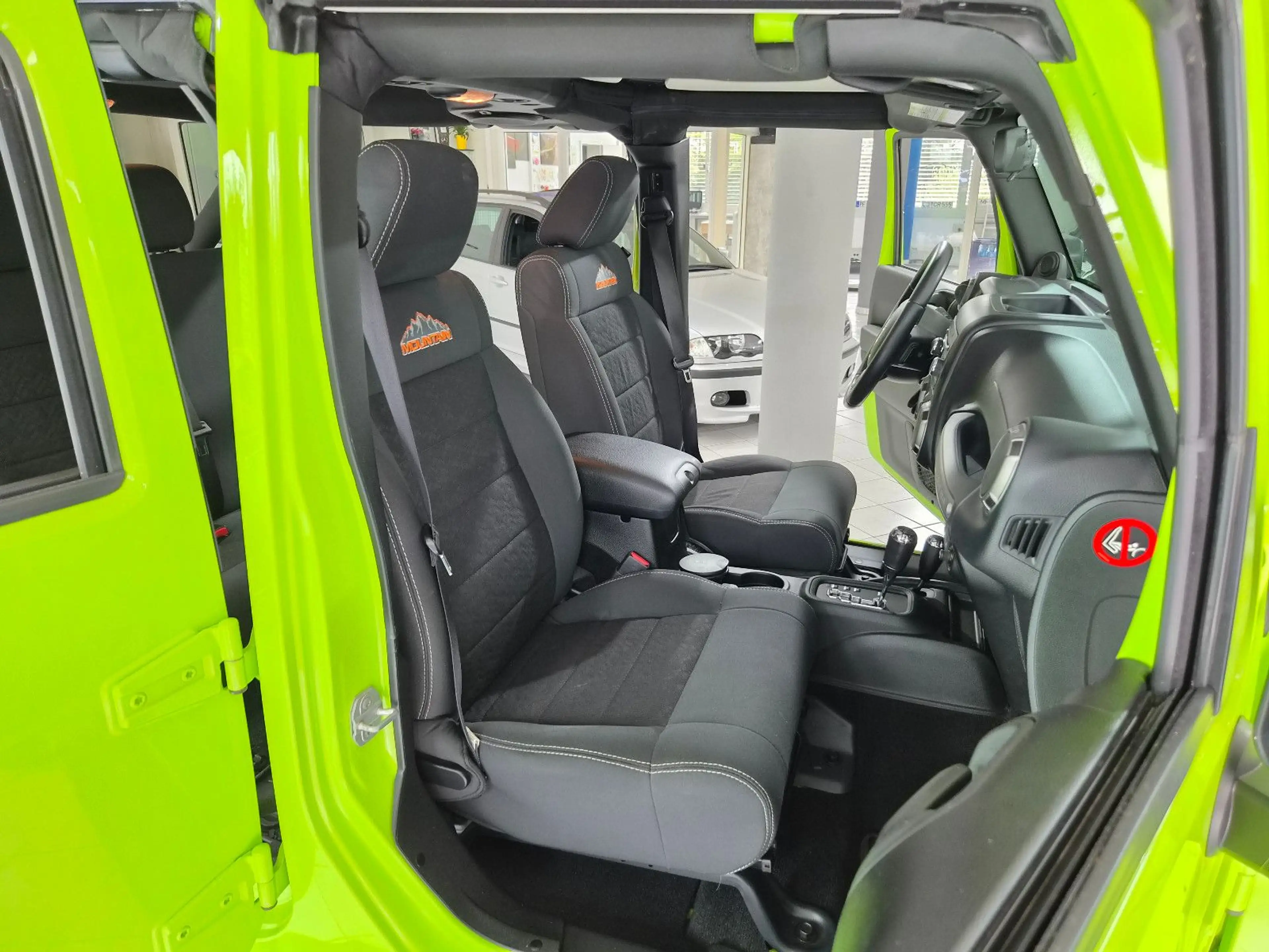 Jeep Wrangler Unlimited Mountain 1.HD SHZ — photo 8