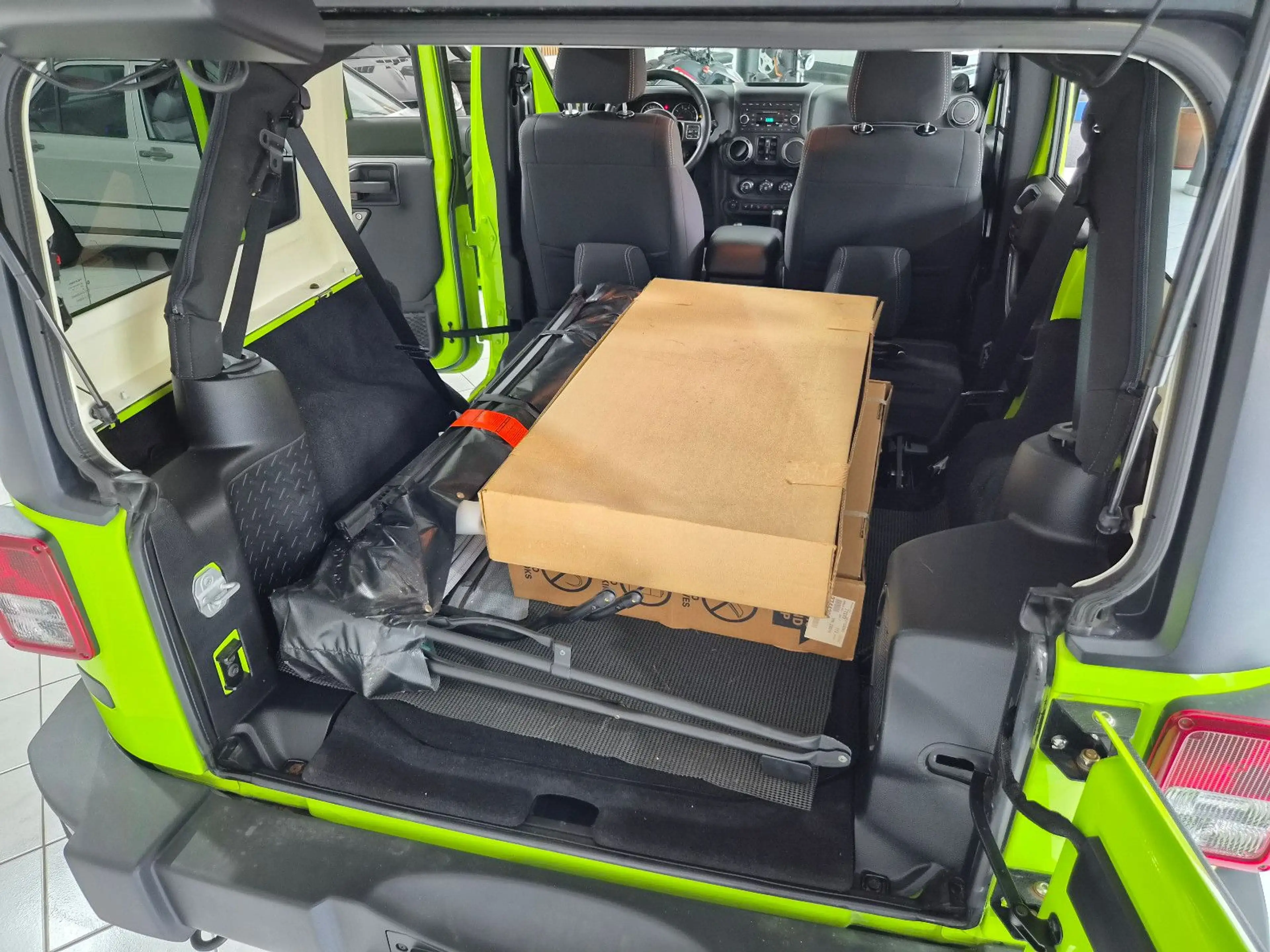 Jeep Wrangler Unlimited Mountain 1.HD SHZ — photo 7