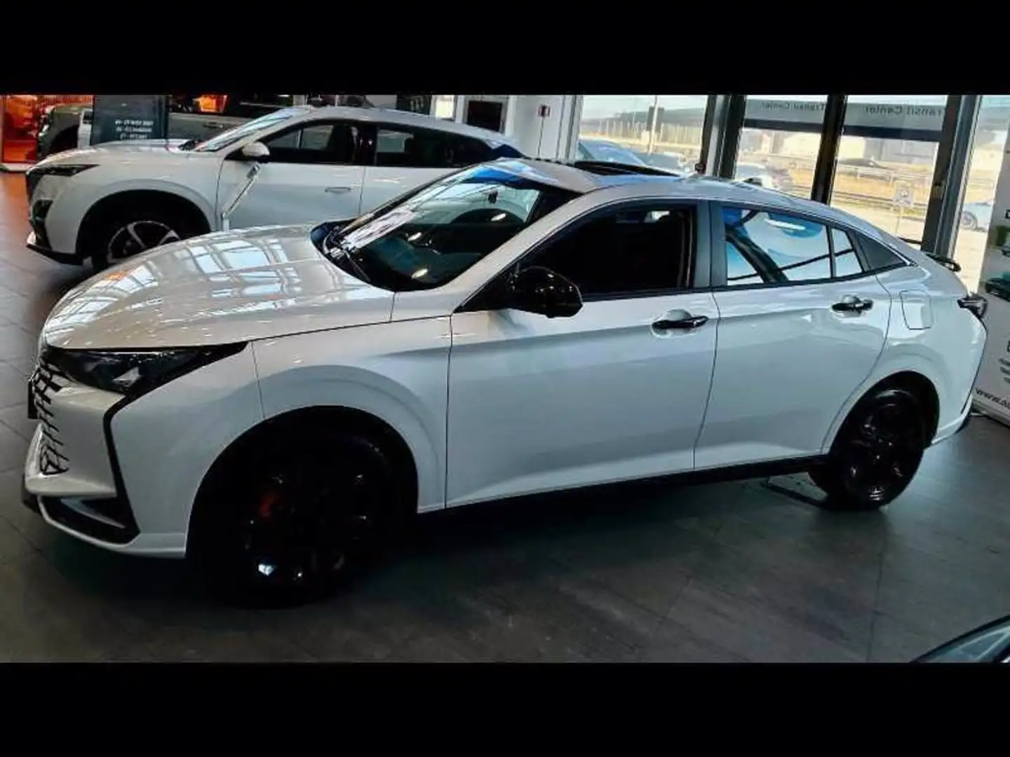 Dongfeng Shine 1.5 e2 dct Weiß - 2