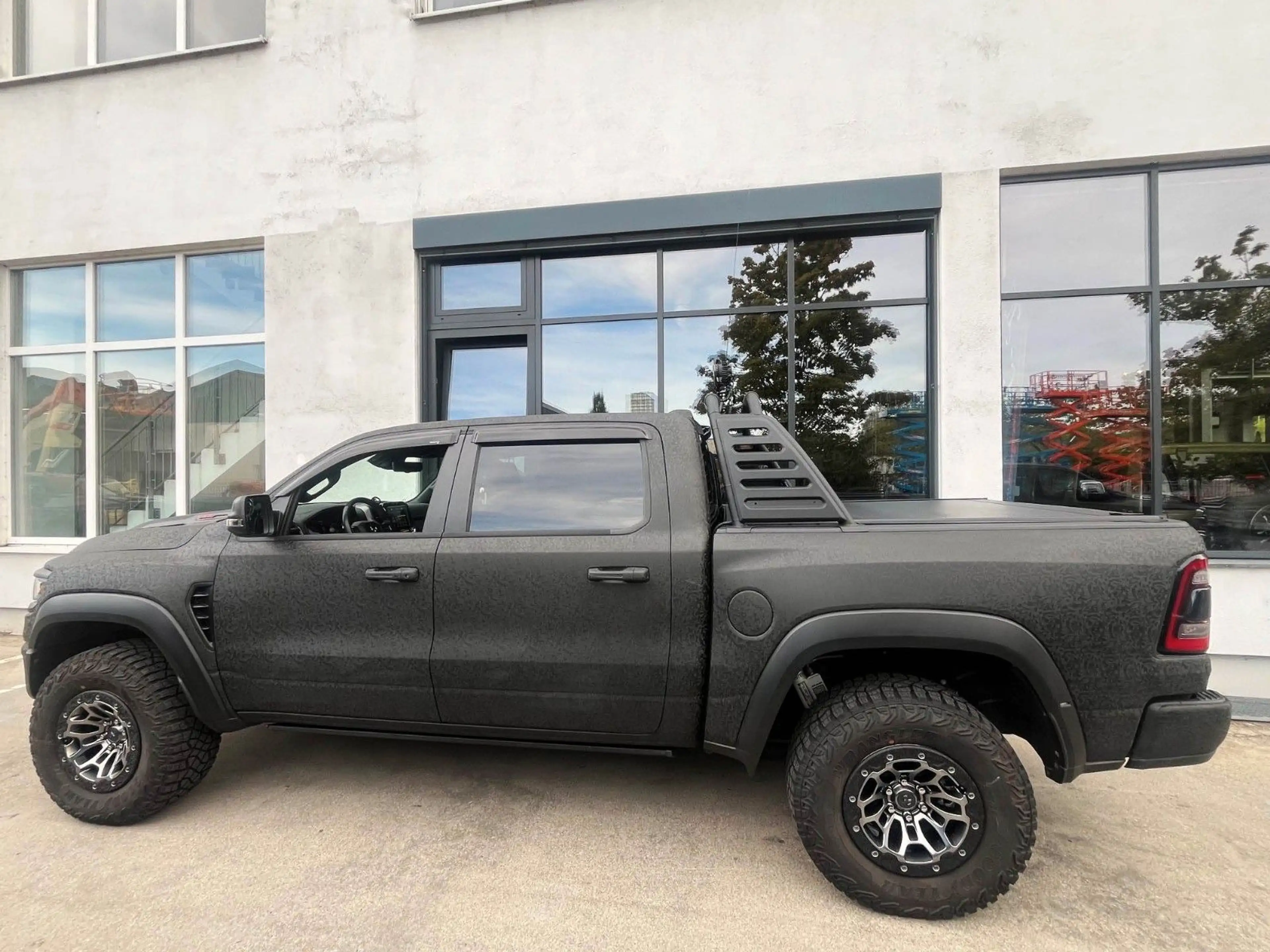 Dodge RAM 1500 TRX Crew Cab 1 Hand — photo 3