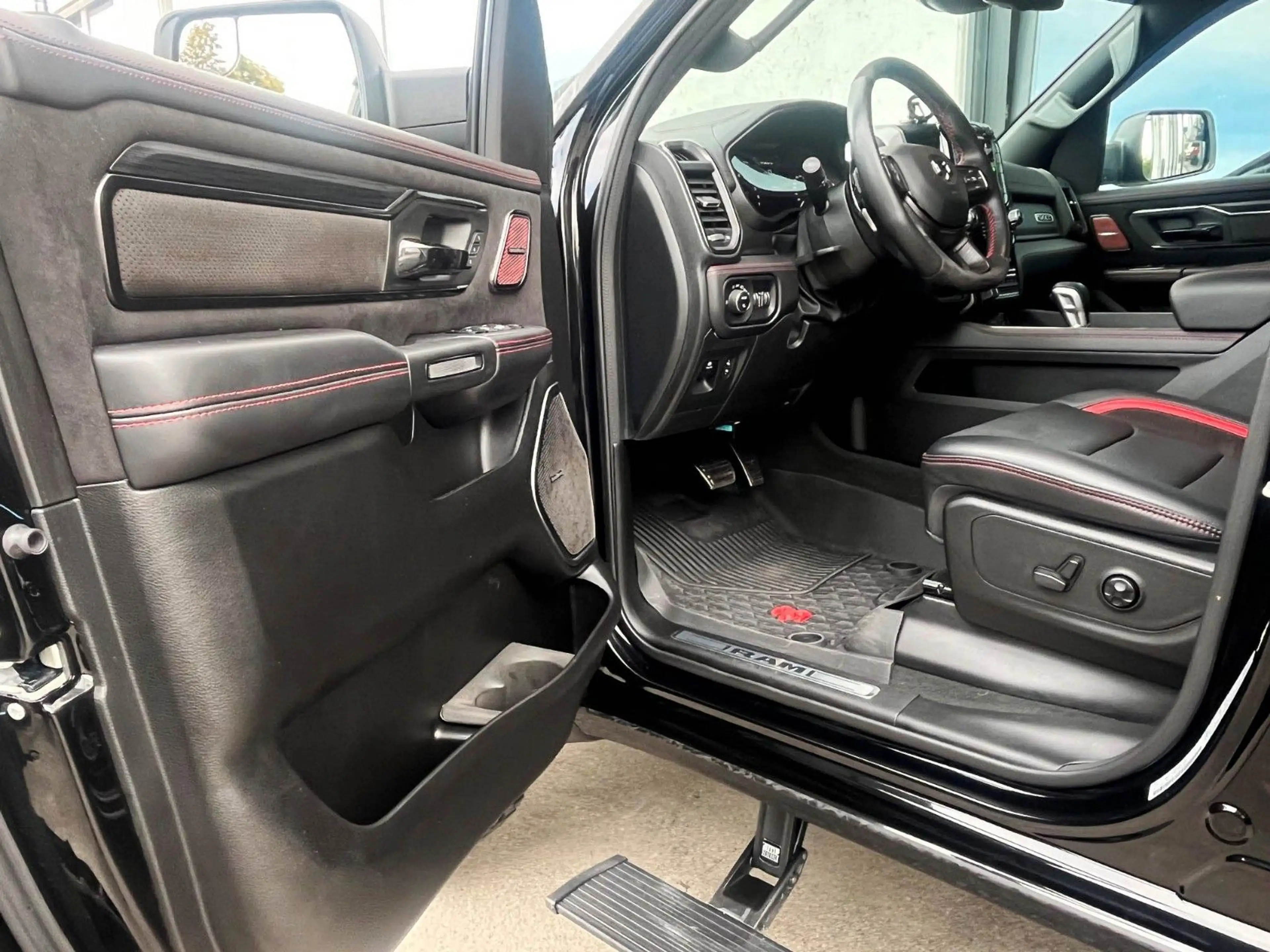 Dodge RAM 1500 TRX Crew Cab 1 Hand — photo 14