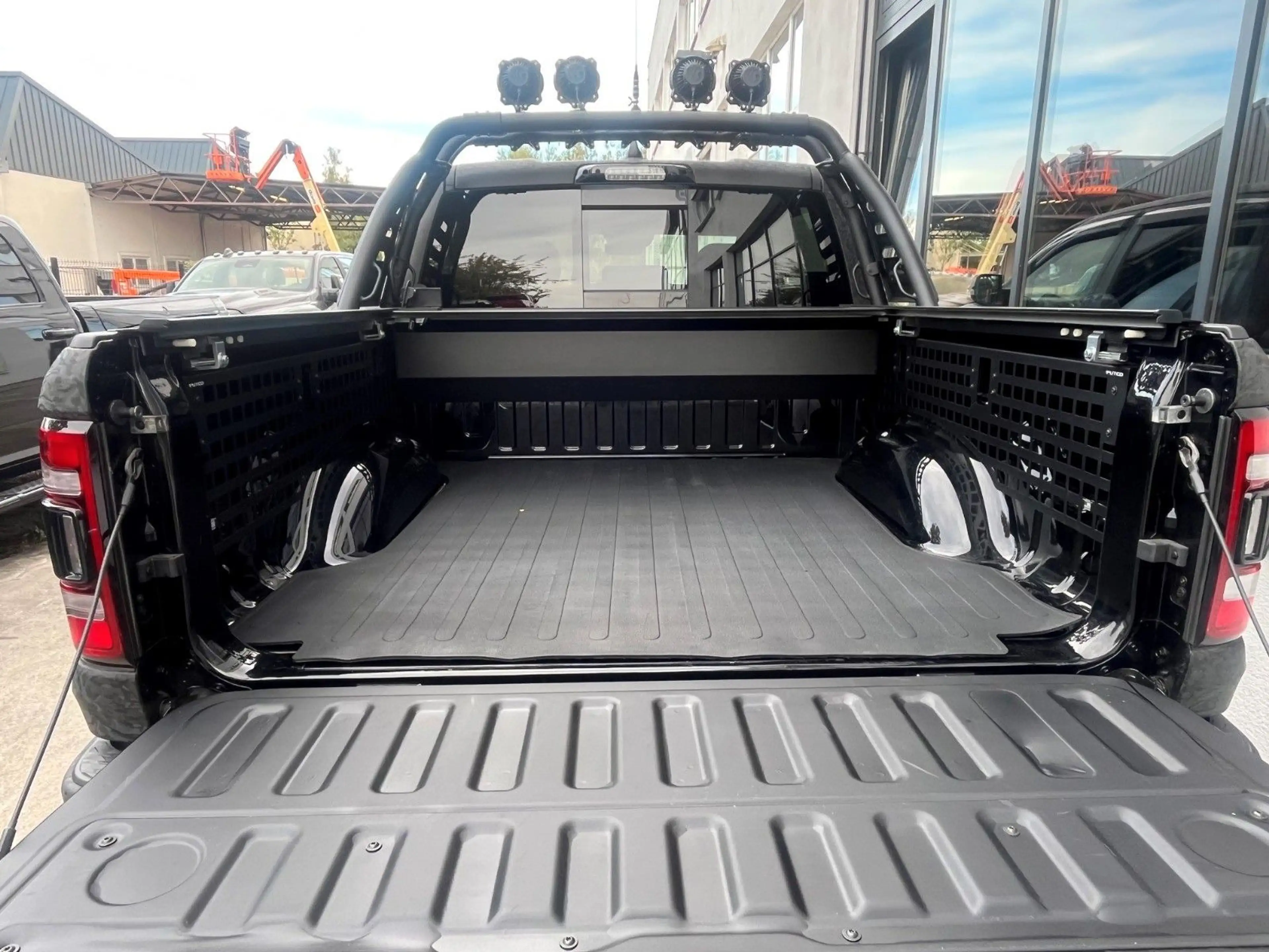 Dodge RAM 1500 TRX Crew Cab 1 Hand — photo 11