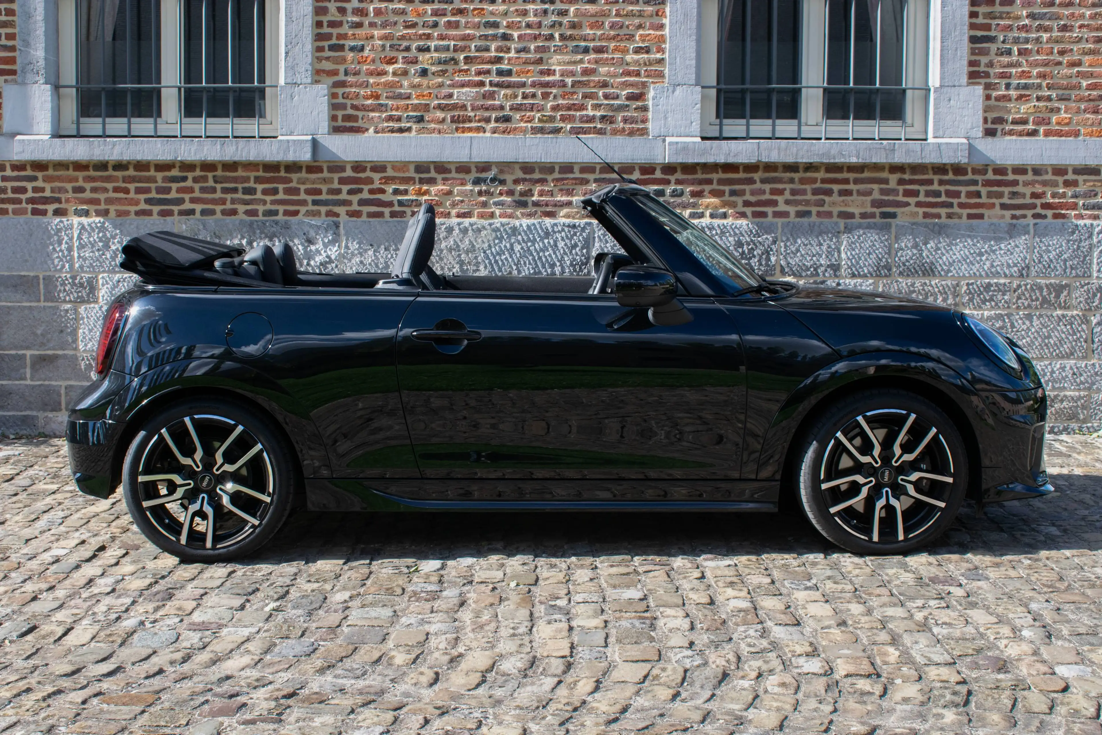 MINI Cooper C Cabrio Trim John Cooper Works, Pack XL, Driving Assistant Plus. — photo 4