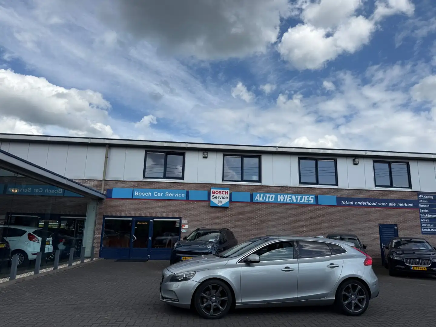 Volvo V40 2.0 D4 140kw | Ocean Race | Leer | Pano | Navi Gris - 1