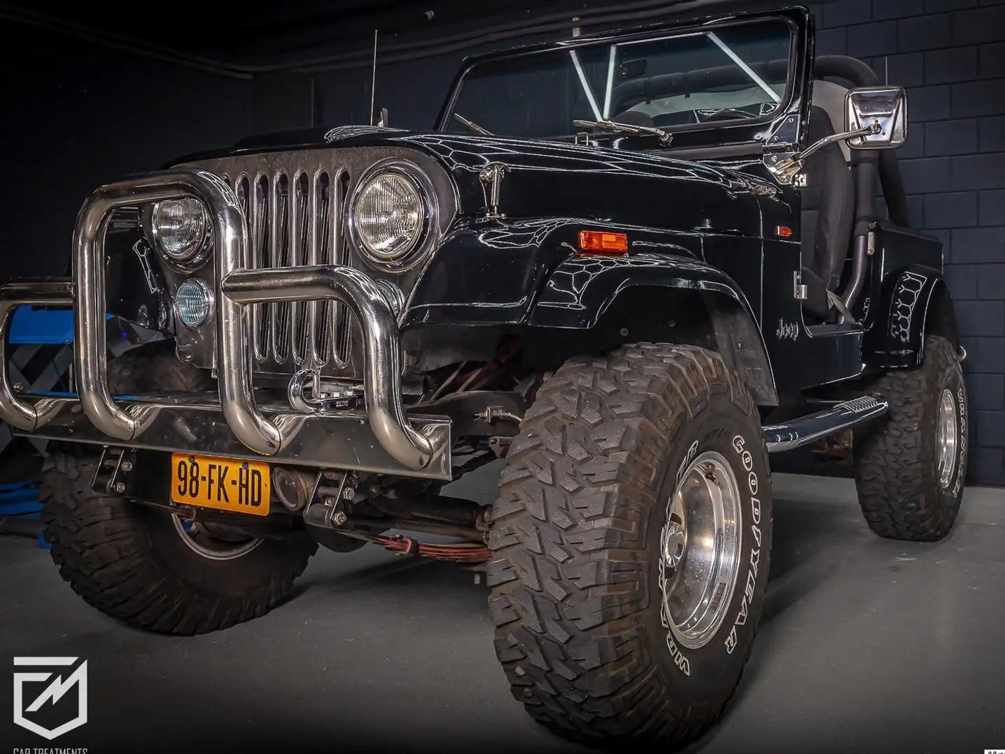 Jeep CJ-7 CJ-7 5.9 AMC360 V8 Quadratrac AU Чорний - 1
