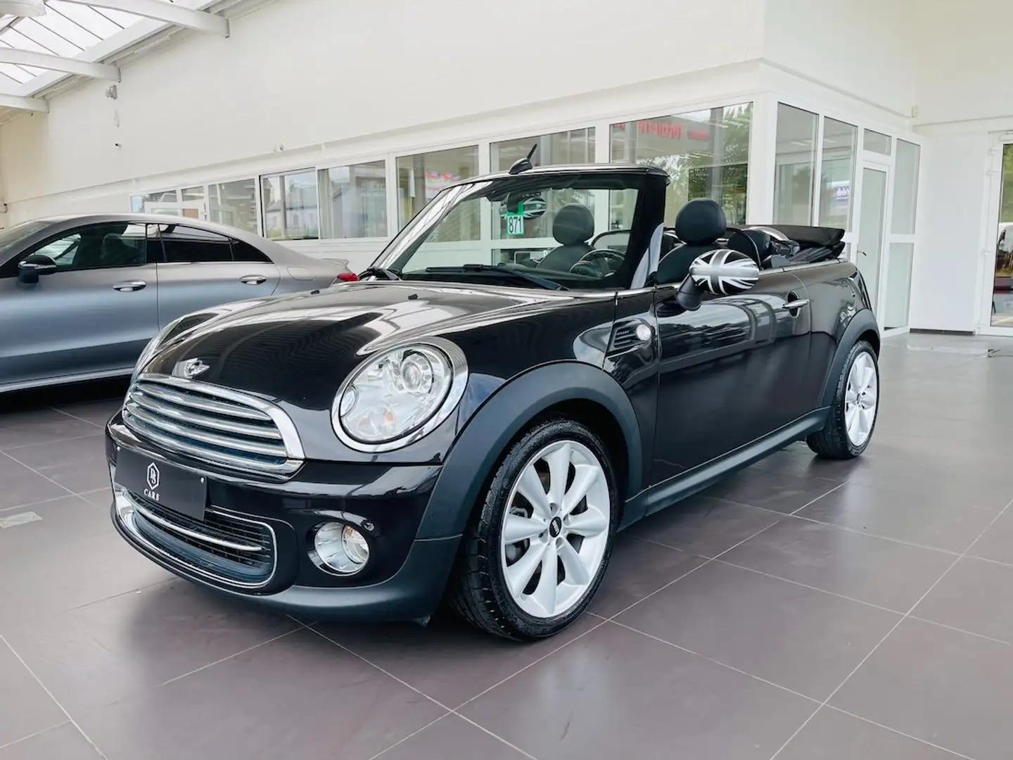 MINI Cooper Cabrio 1.6i ** GARANTIE + CUIR + GPS + XENON *** Zwart - 1