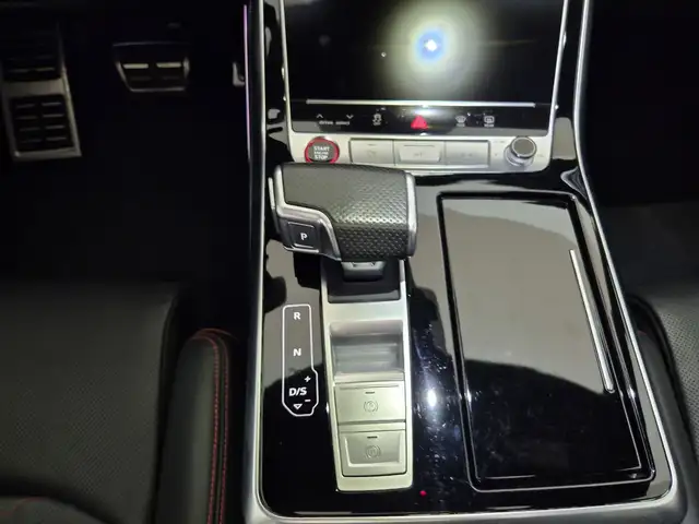 Audi RSQ8 view 11