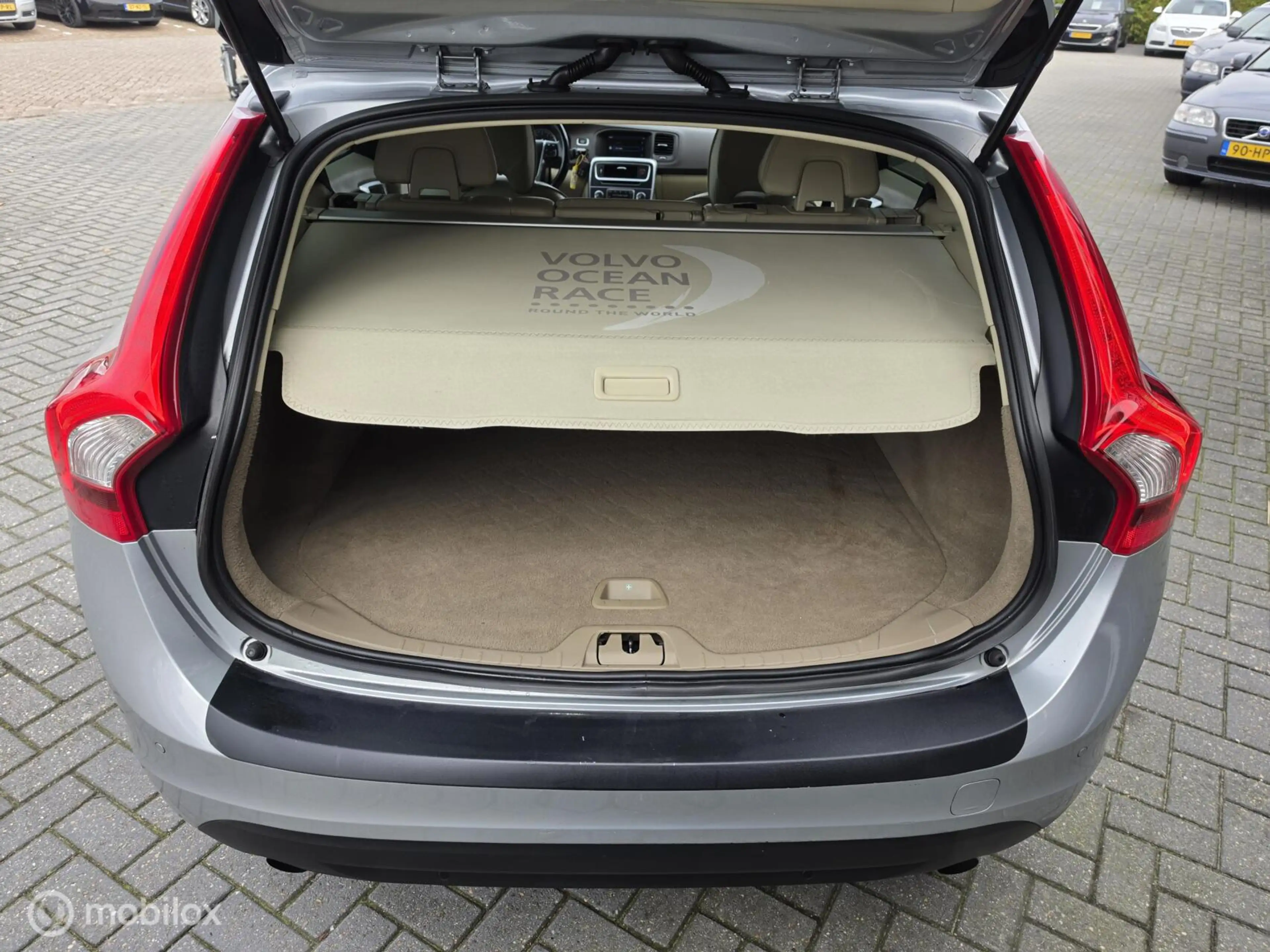 Volvo V60 1.6 T3 Ocean Race | Xenon — photo 14