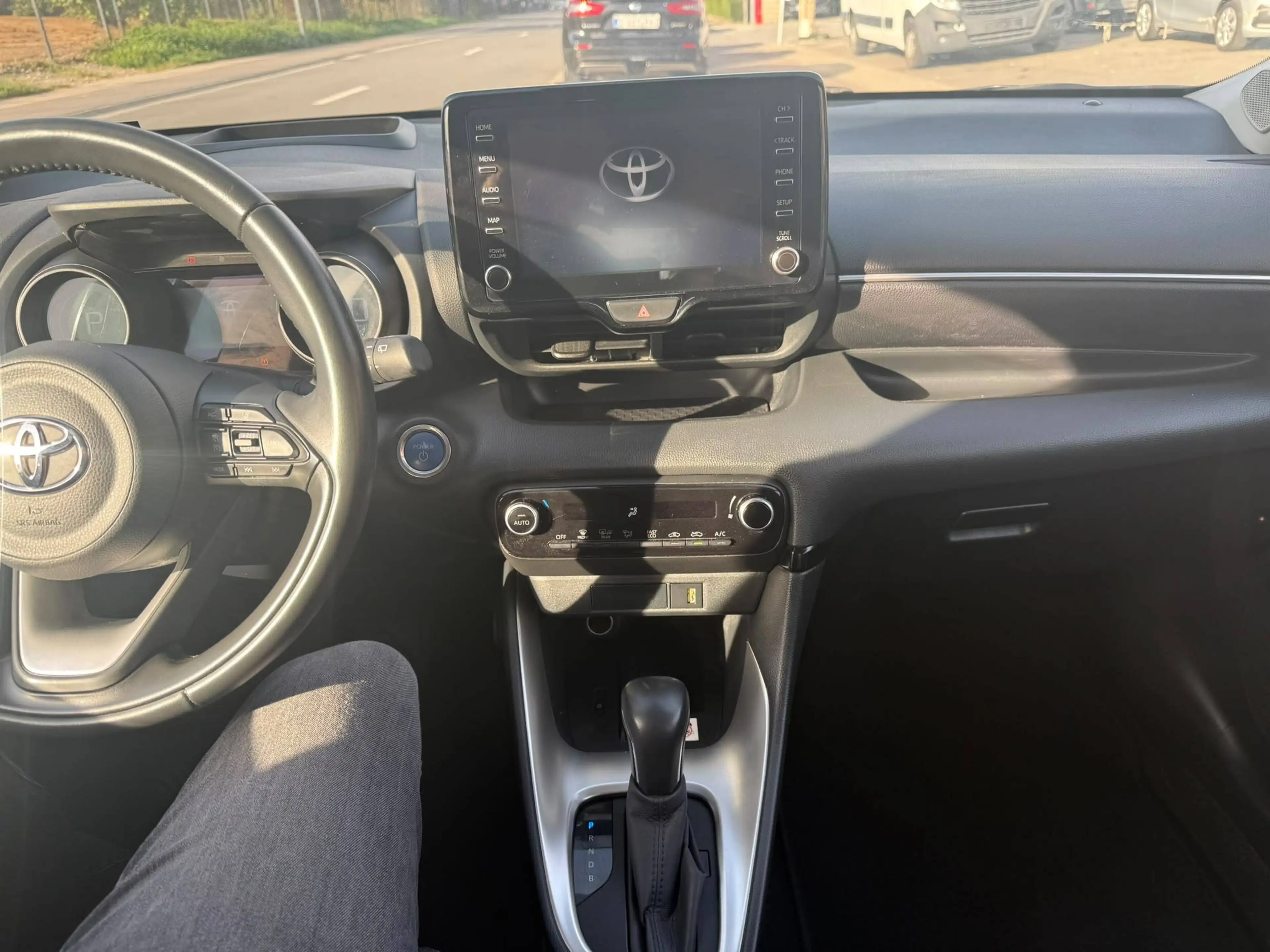 Toyota Yaris HEV Dynamic **12M GARANTIE** — photo 15