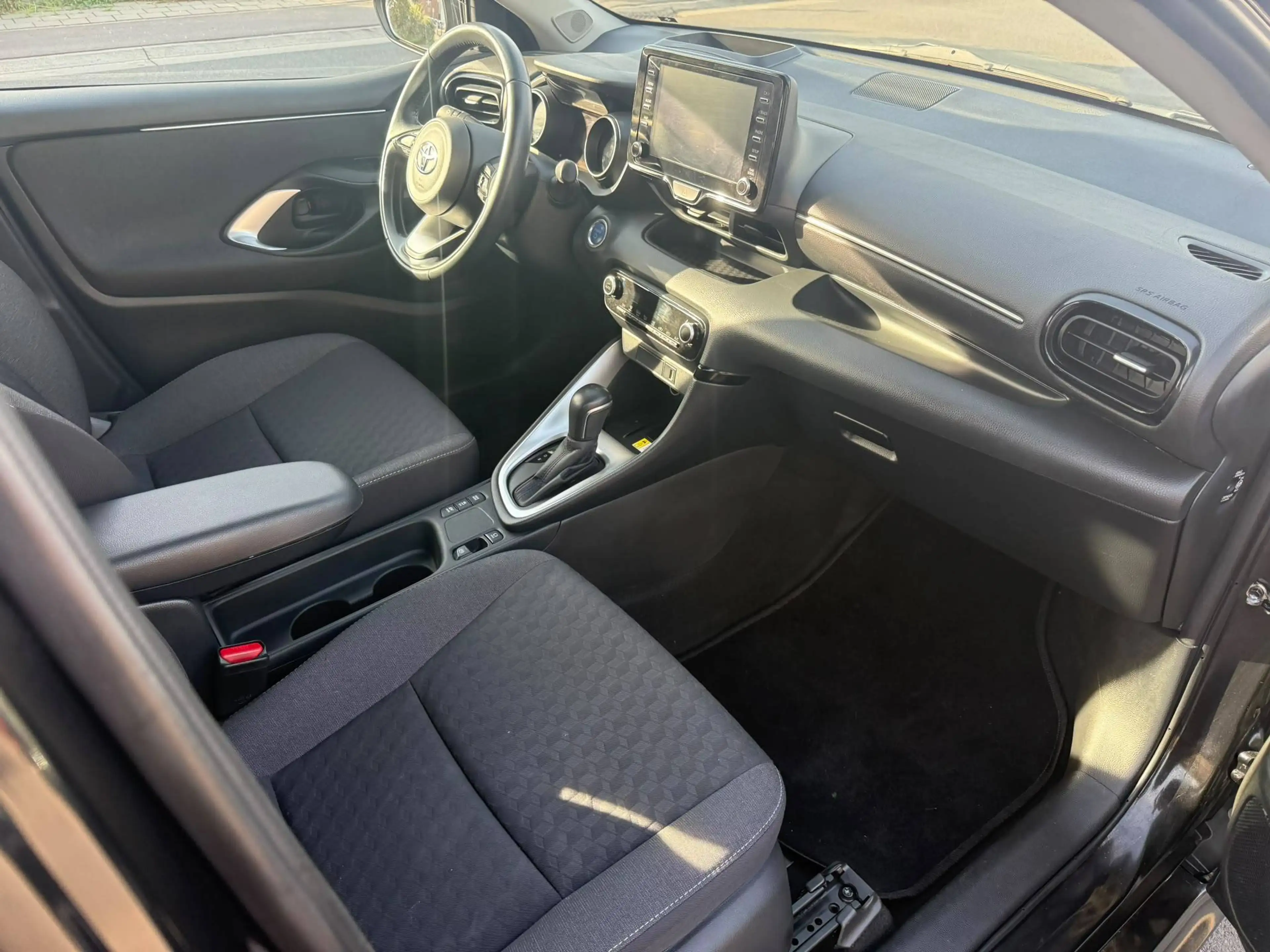 Toyota Yaris HEV Dynamic **12M GARANTIE** — photo 12