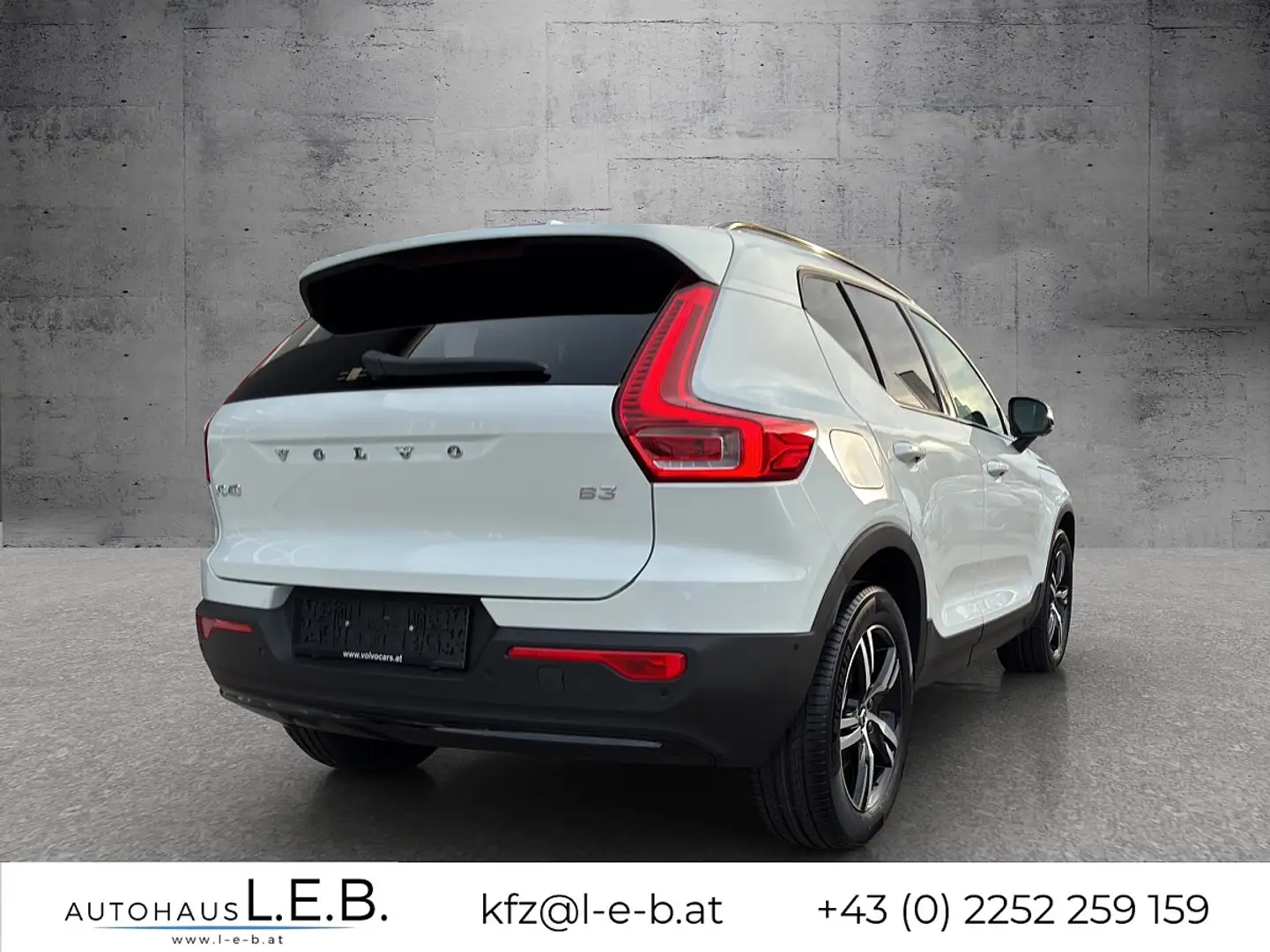 Volvo XC40 B3 Plus Dark Aut. Weiß - 2
