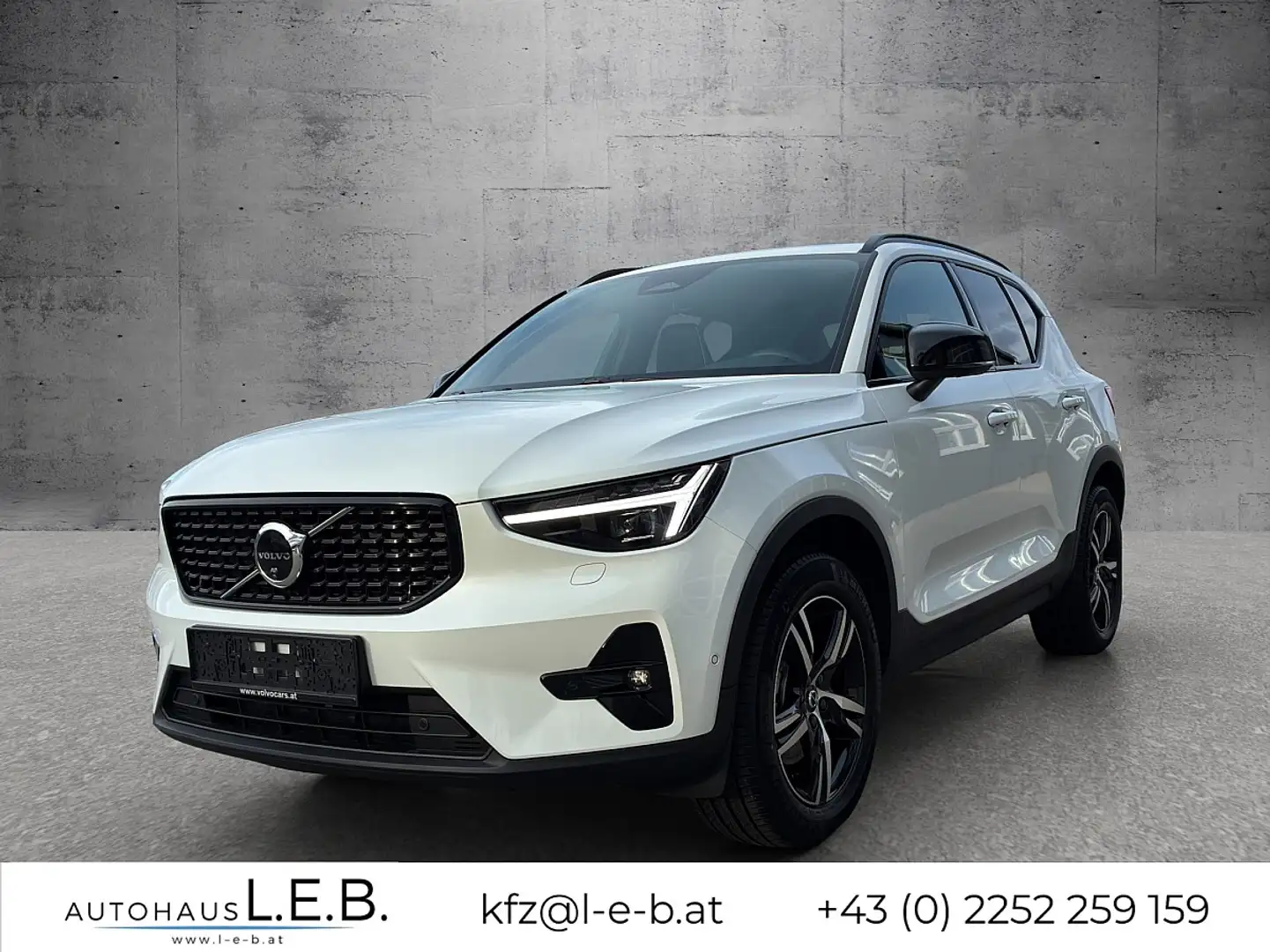 Volvo XC40 B3 Plus Dark Aut. Weiß - 1