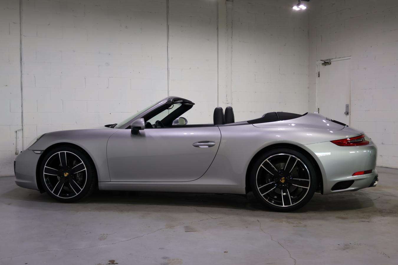 2017 Porsche 911 Carrera Cabriolet | PDK | LOW KM | DEALER SERVICED — снимка 1