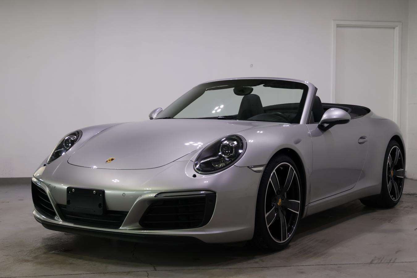 2017 Porsche 911 Carrera Cabriolet | PDK | LOW KM | DEALER SERVICED — снимка 1
