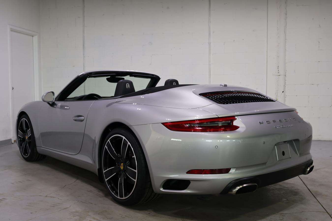 2017 Porsche 911 Carrera Cabriolet | PDK | LOW KM | DEALER SERVICED — снимка 1