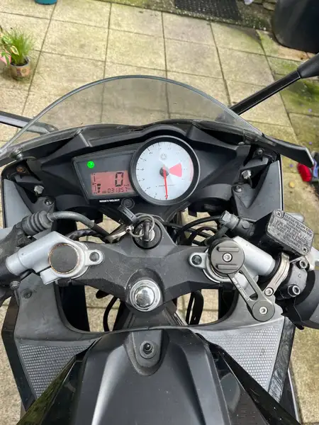 Yamaha YZF-R125 - foto 3