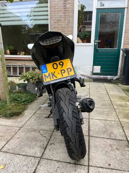 Yamaha YZF-R125 - foto 2