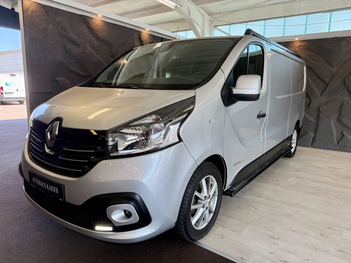 Renault Trafic Kasten L2H1 2,9tKomfort/LEDER/TÜV 02.2026 Grau - 1