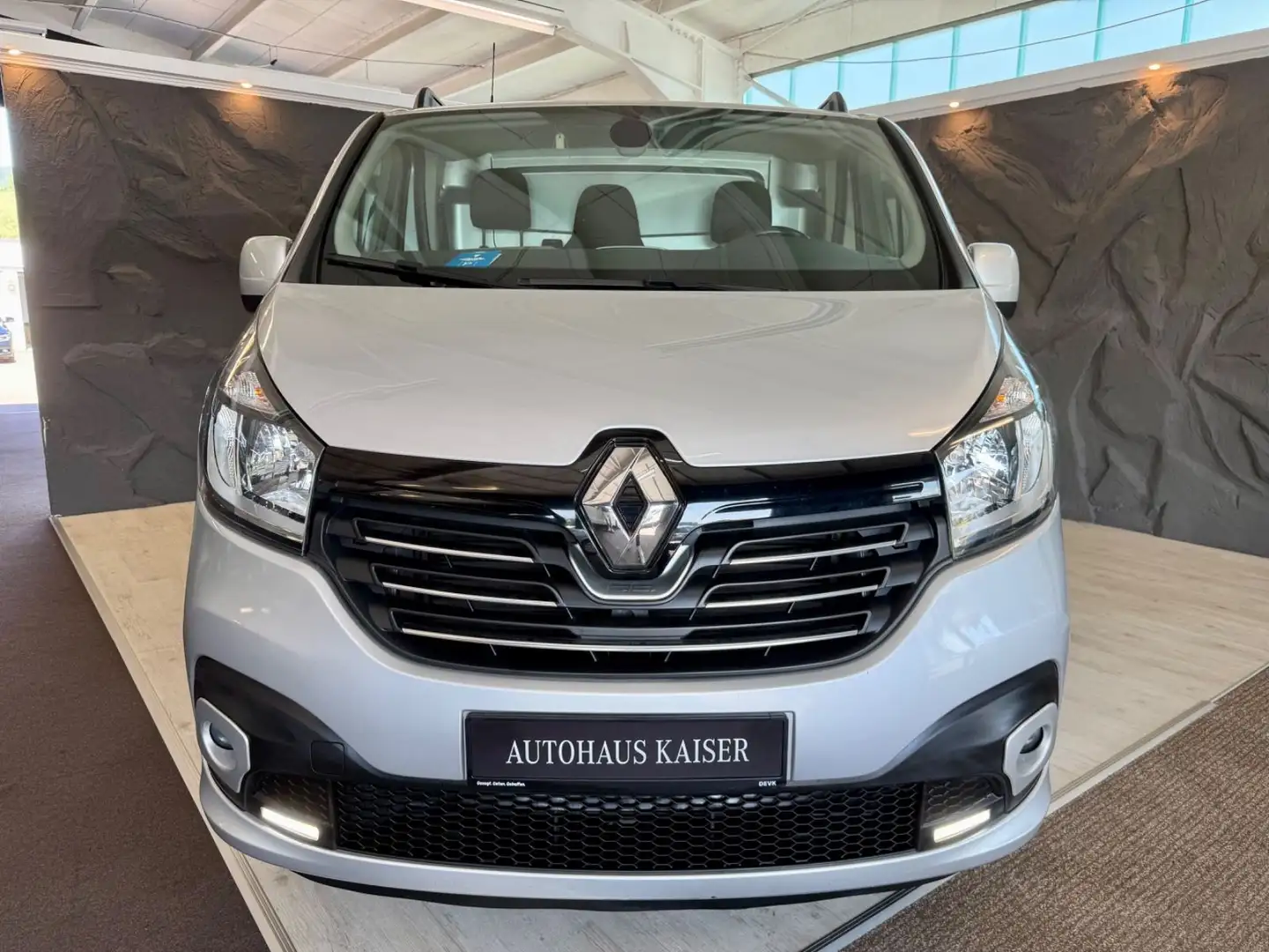 Renault Trafic Kasten L2H1 2,9tKomfort/LEDER/TÜV 02.2026 Grau - 2