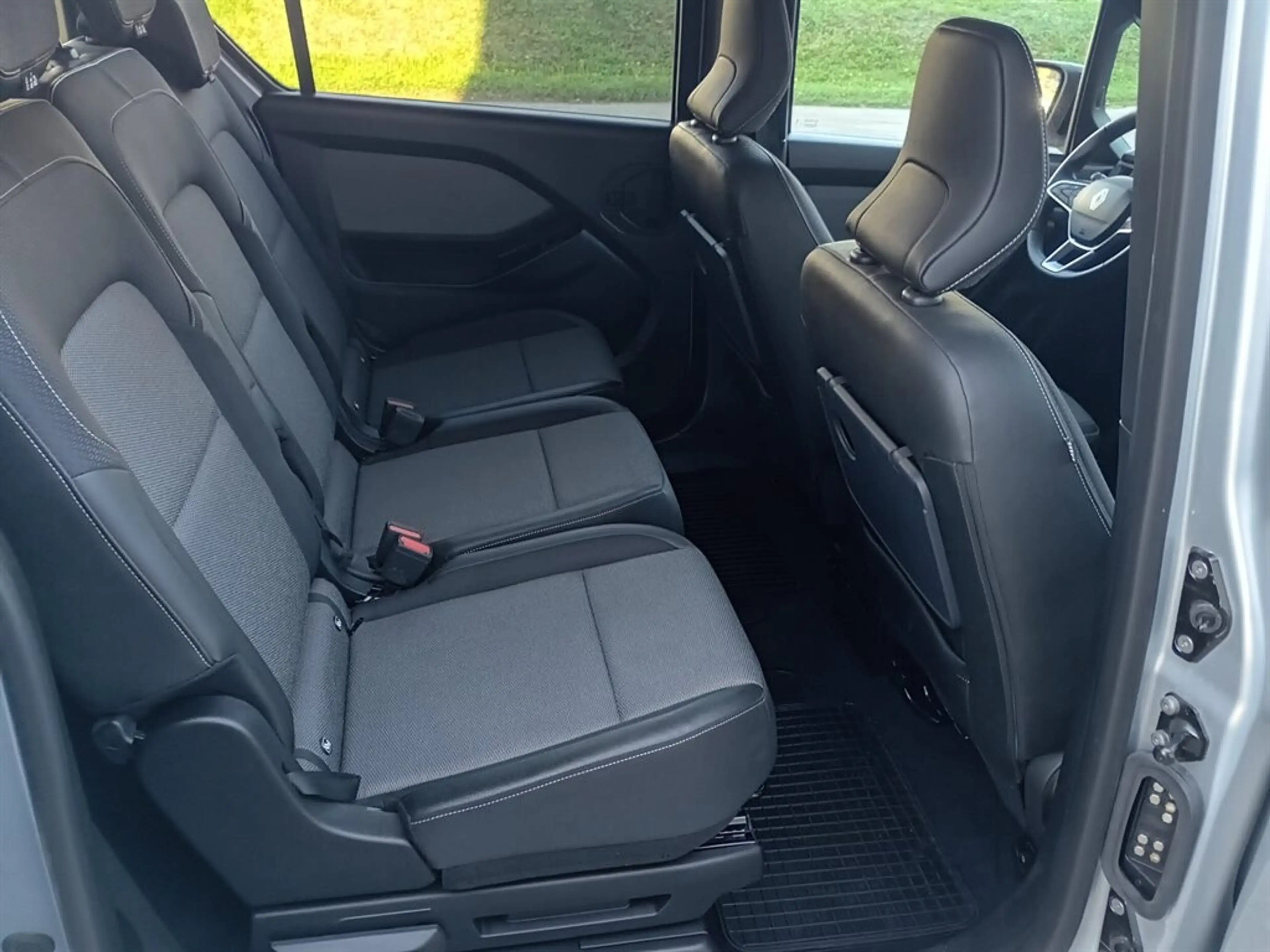 Renault Kangoo Grand Kangoo Techno TCe 130 EDC — photo 8