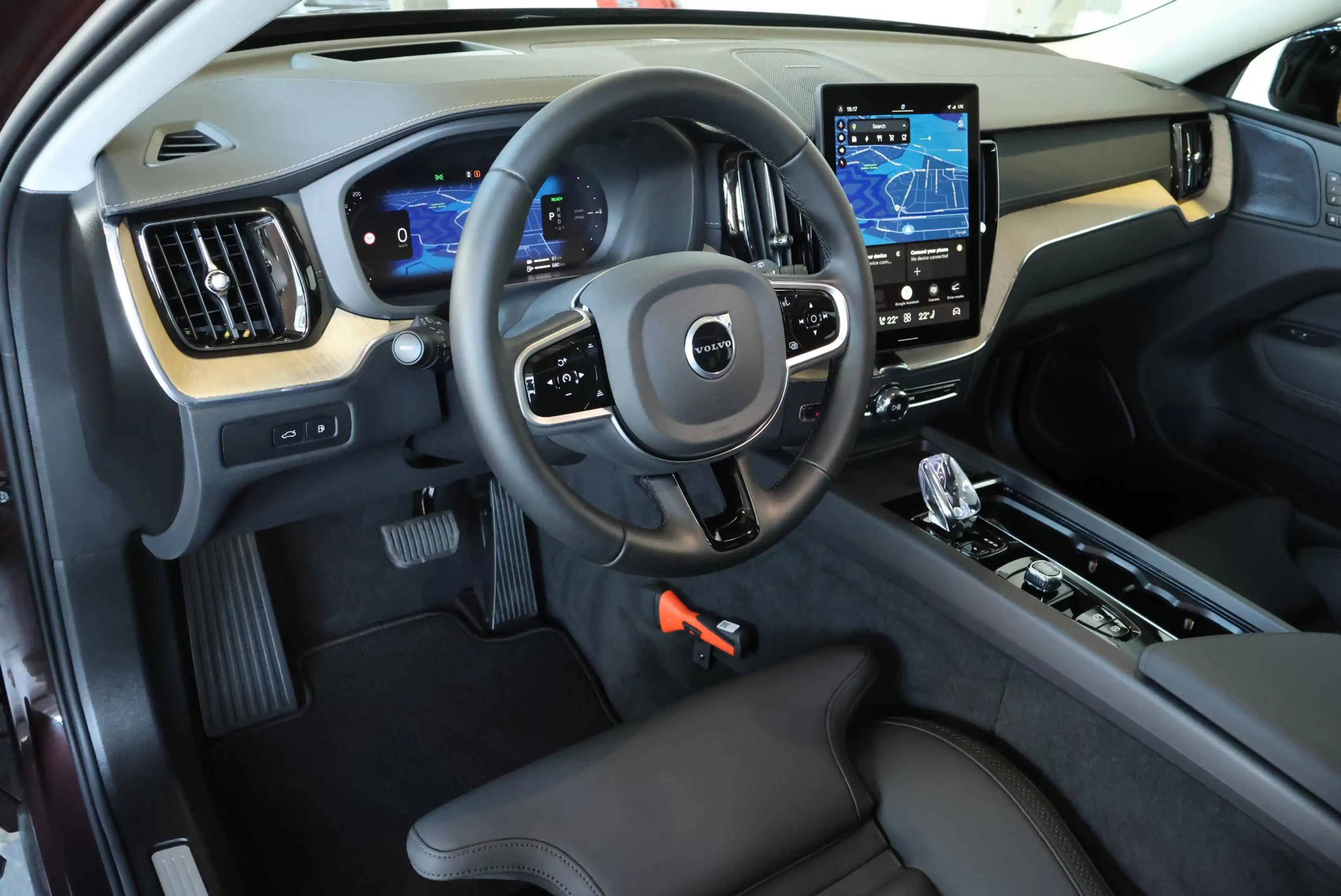 Volvo XC60 T6 Plug-in hybrid AWD Ultra Dark | Luchtvering | S — photo 2
