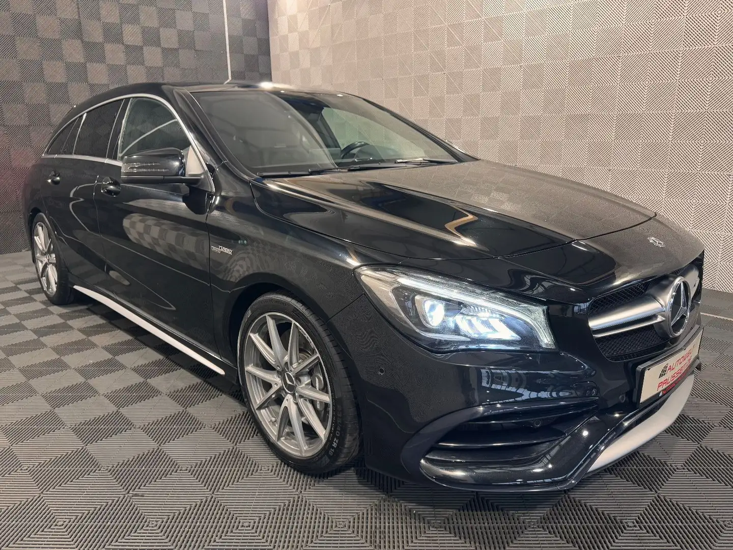 Mercedes-Benz CLA 45 AMG 4Matic*LED*R.KAM-PANO-SHZ-NAVI-18" Schwarz - 1
