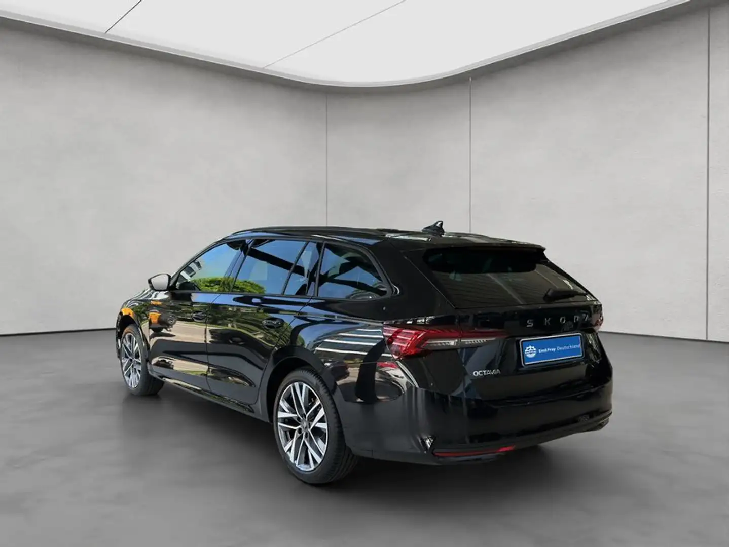 Skoda Octavia Combi 1.5 TSI mHEV DSG Selection 110 kW, 5 Noir - 2