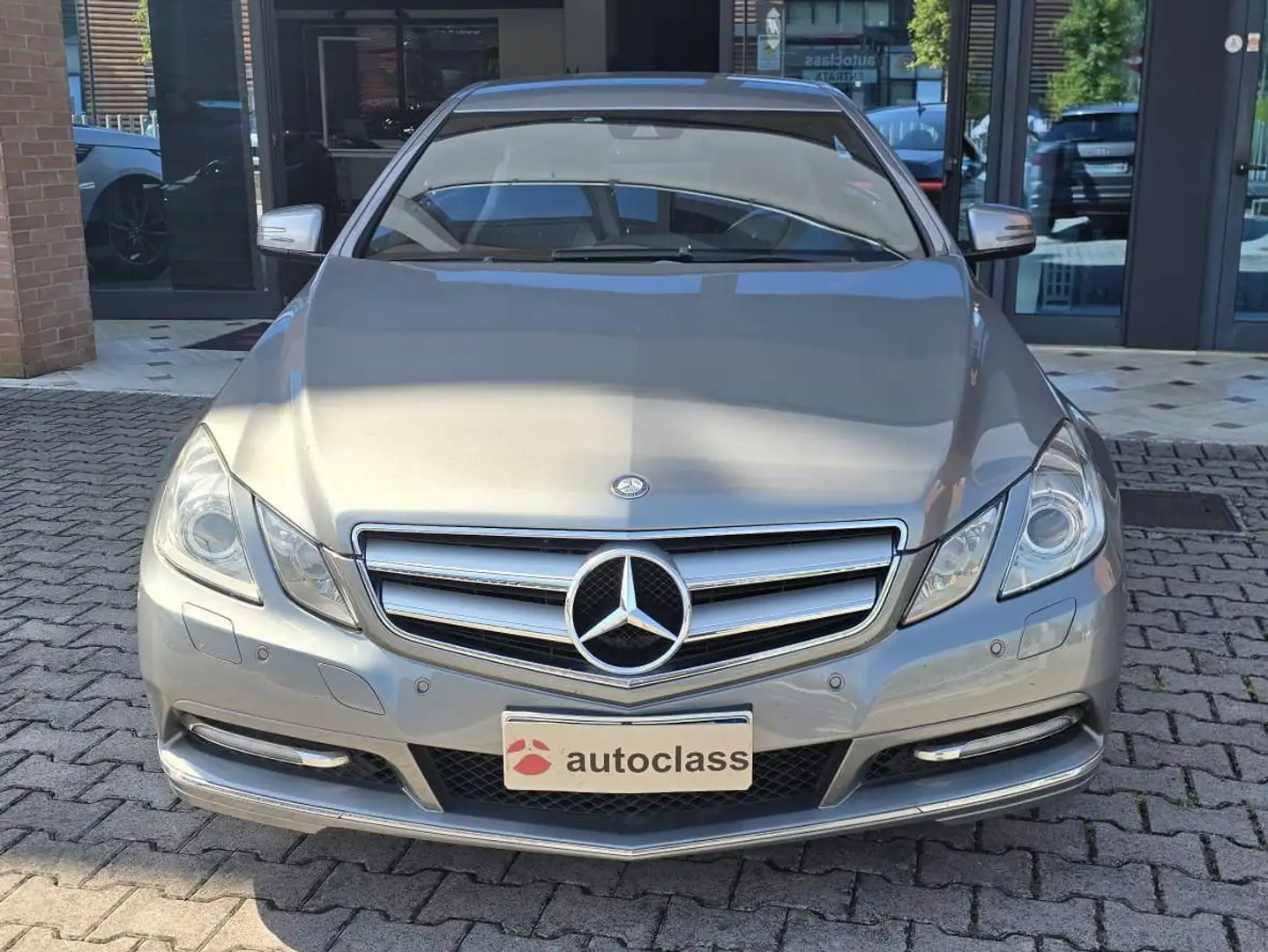 Mercedes-Benz E 220 Classe E - C207 Coupe Coupe cdi be Executive Сірий - 2