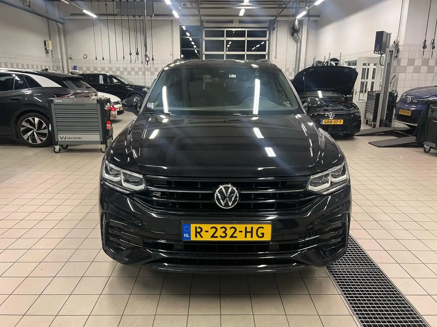 Volkswagen Tiguan Allspace 1.5 TSI R-Line | 150 PK | Automaat | Black Style | Nero - 2
