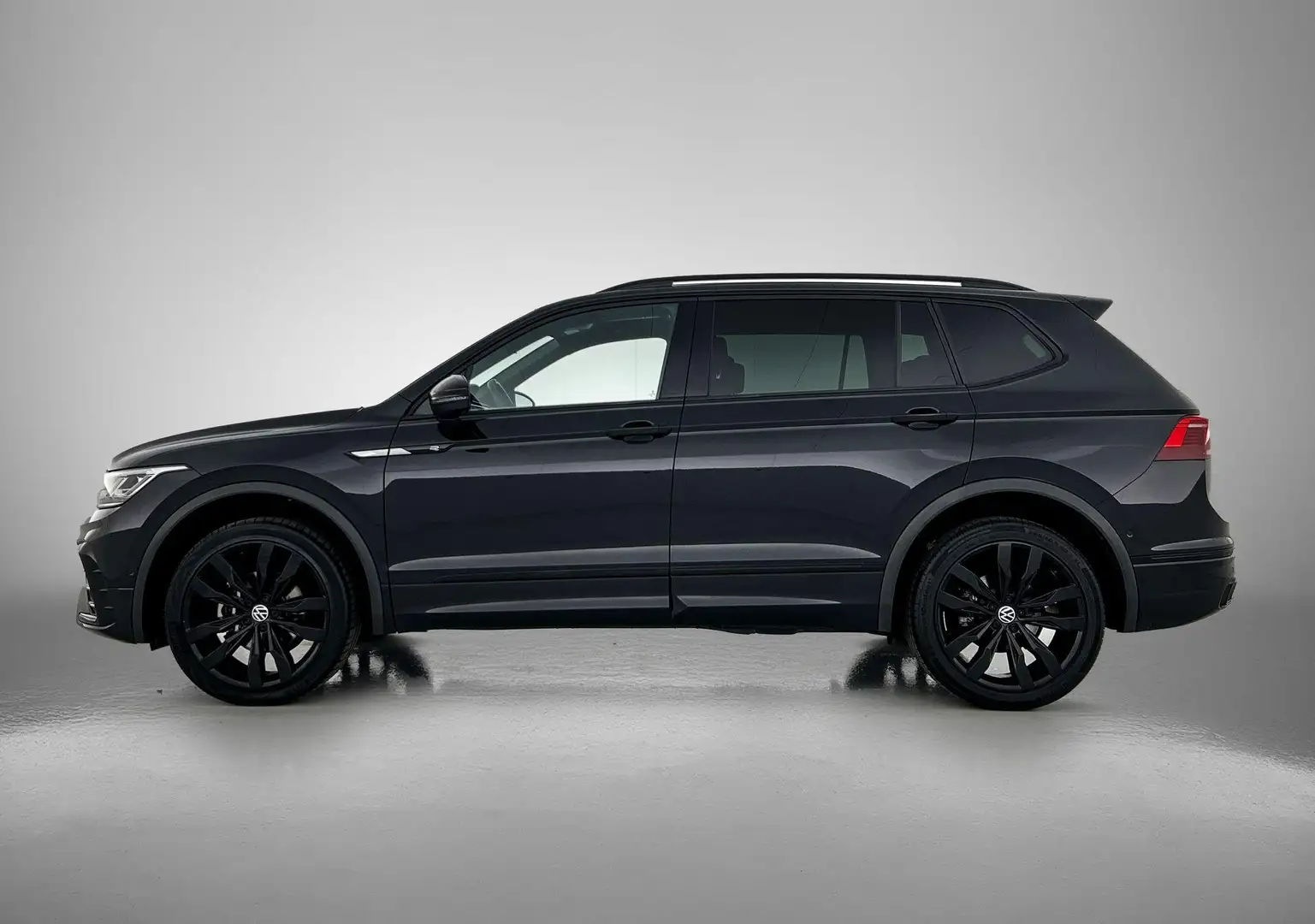 Volkswagen Tiguan Allspace 1.5 TSI R-Line | 150 PK | Automaat | Black Style | Zwart - 2