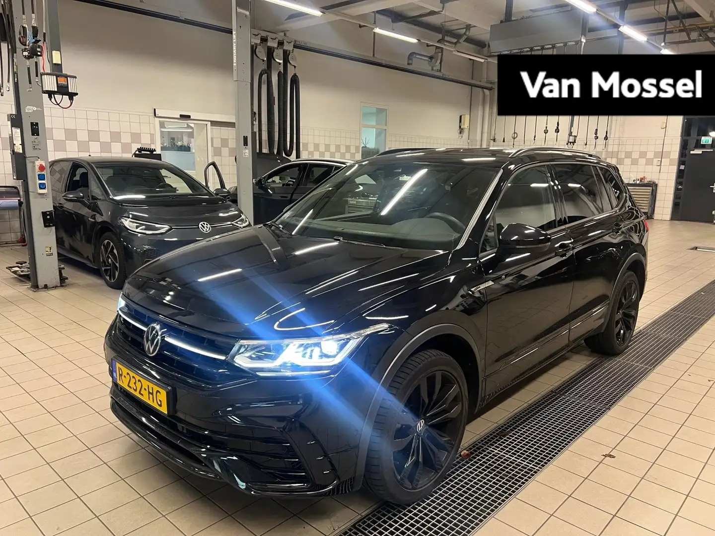 Volkswagen Tiguan Allspace 1.5 TSI R-Line | 150 PK | Automaat | Black Style | Nero - 1