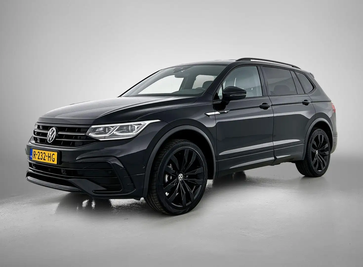 Volkswagen Tiguan Allspace 1.5 TSI R-Line | 150 PK | Automaat | Black Style | Zwart - 1