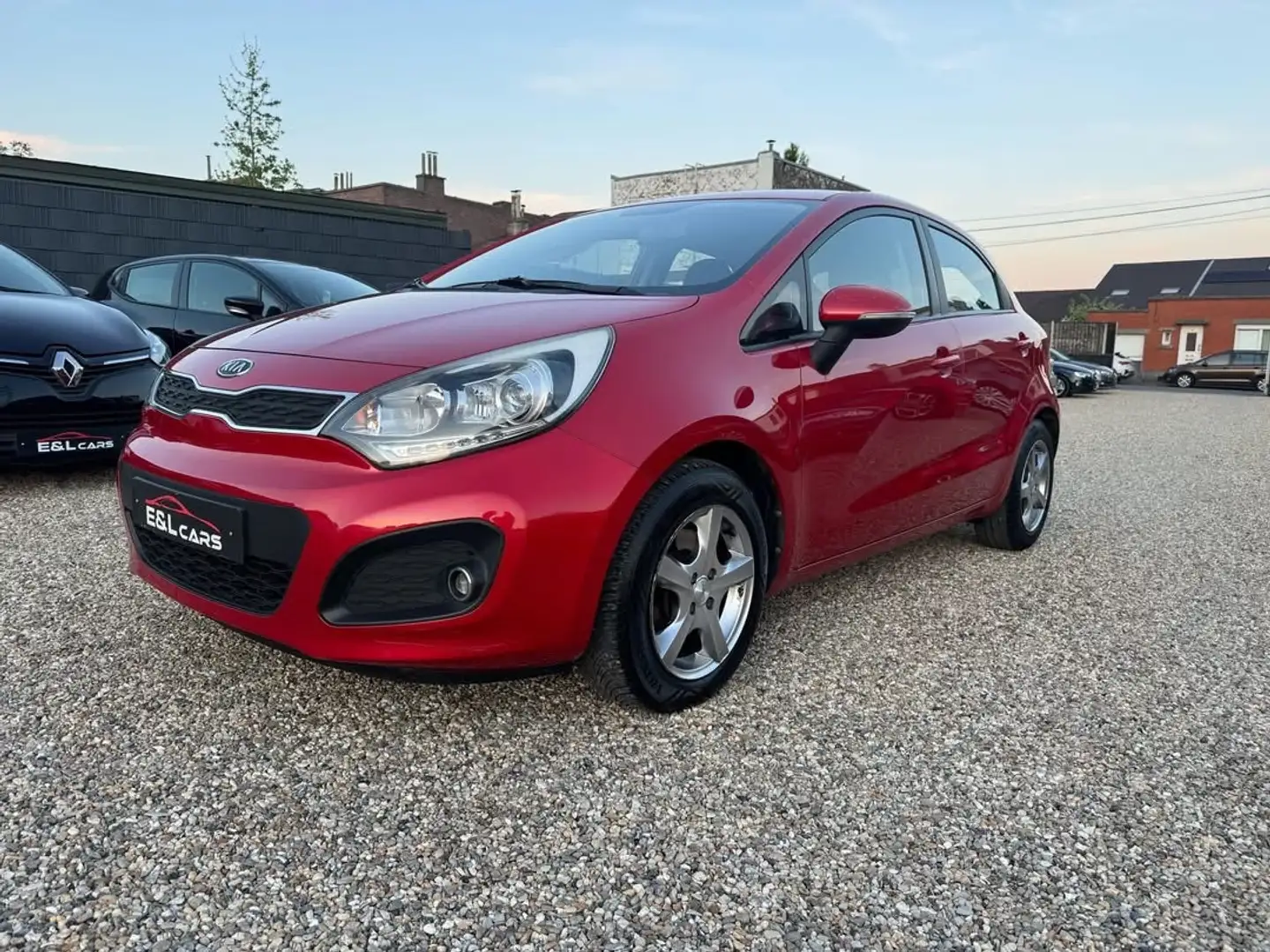 Kia Rio 1.1 CRDi **12 mois de garantie** Rouge - 1