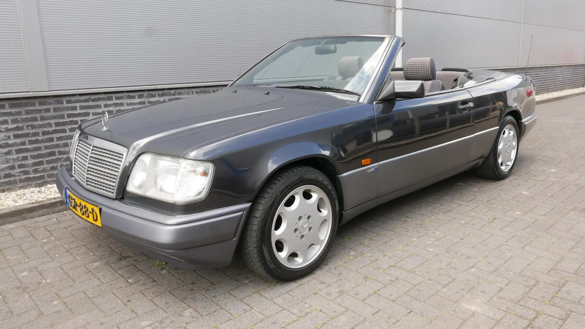Mercedes-Benz E 220 Cabrio 150 PK SPORTLINE CABRIO,AIRCO. Noir - 2