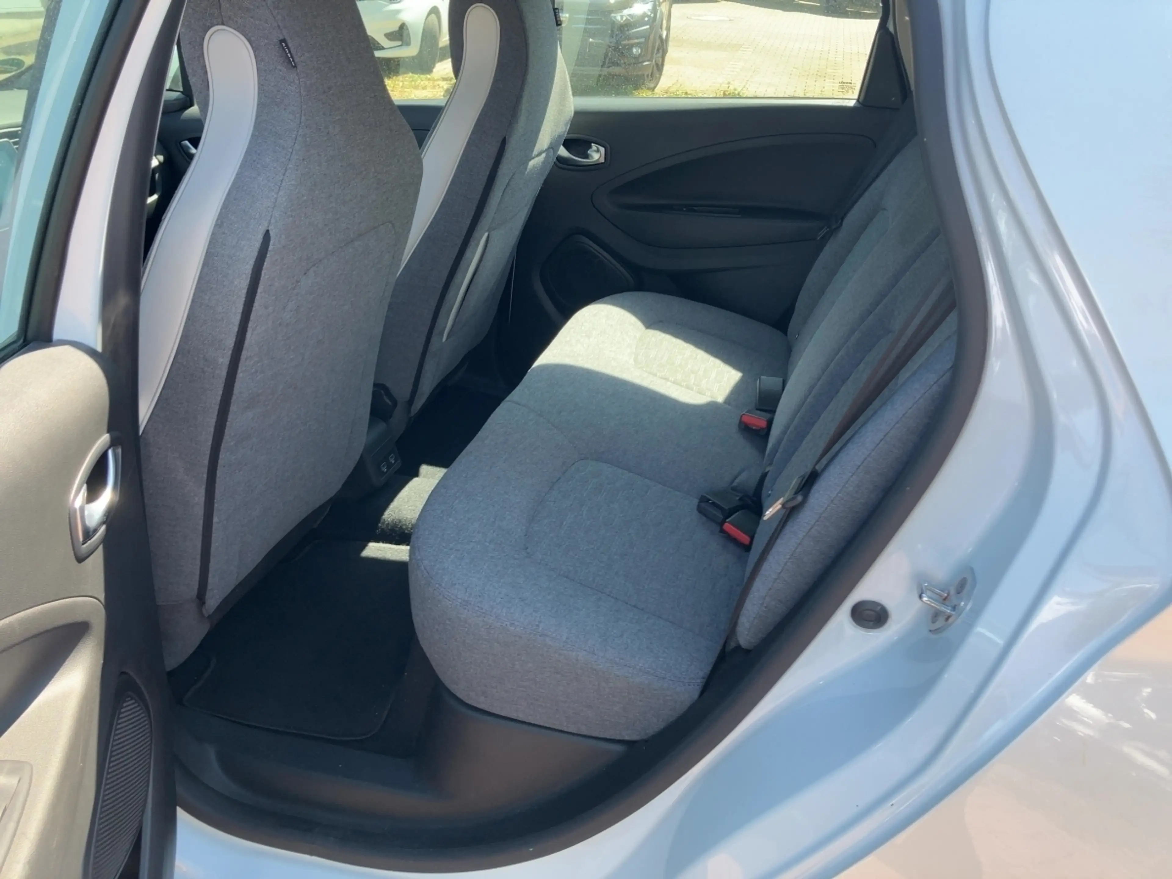 Renault ZOE R135 Experience Z.E. 50 — photo 9