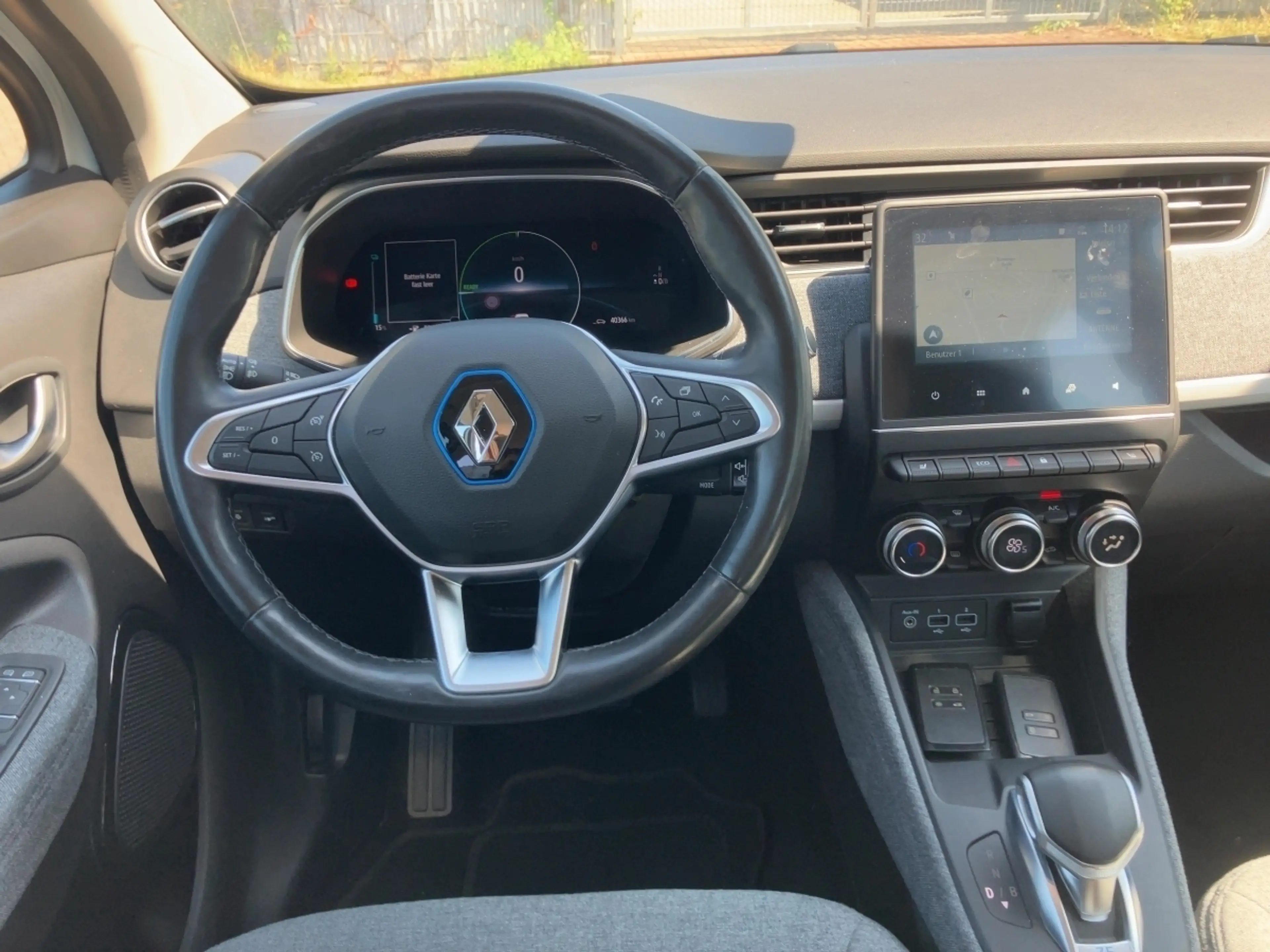 Renault ZOE R135 Experience Z.E. 50 — photo 10
