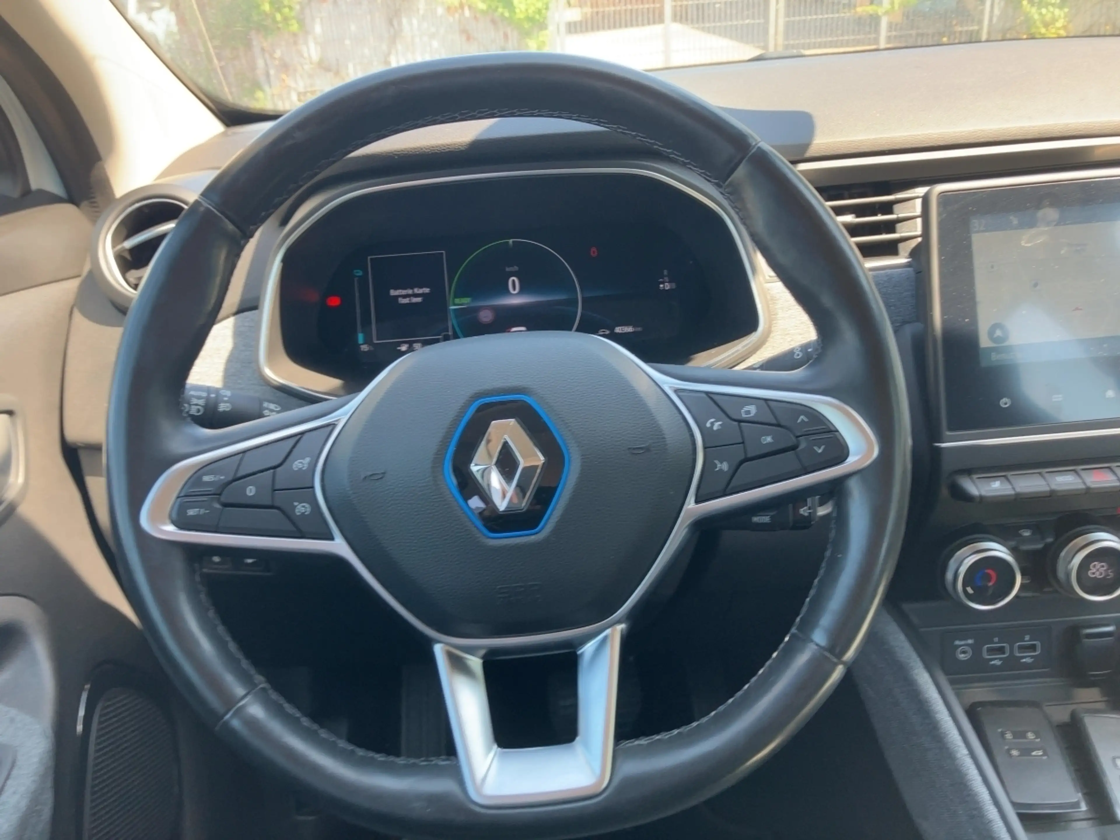 Renault ZOE R135 Experience Z.E. 50 — photo 11