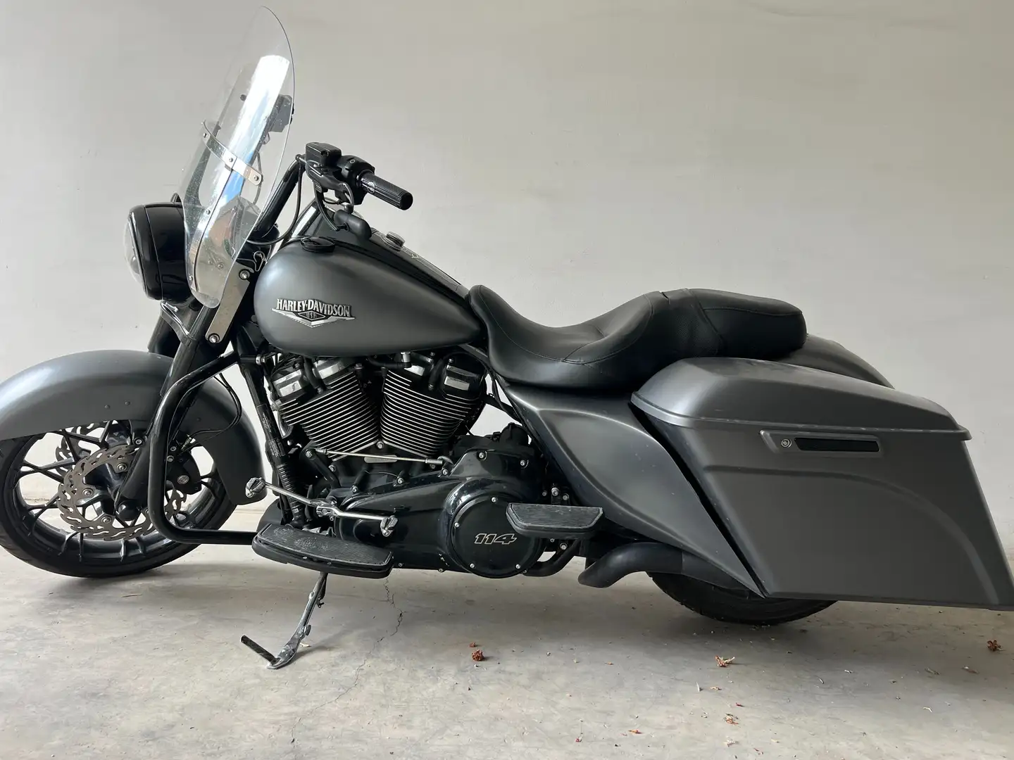 Harley-Davidson Road King Special Grau - 2